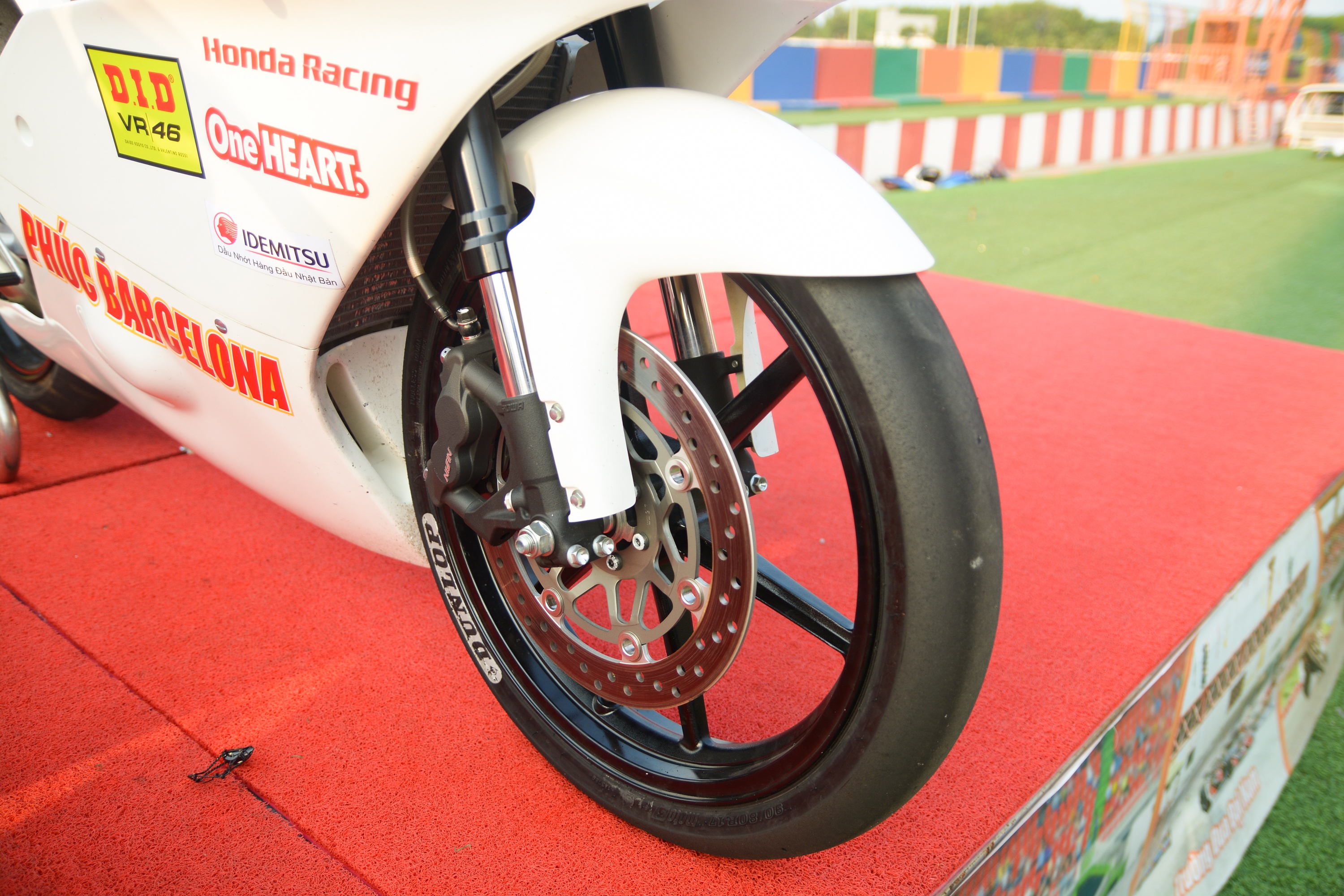 Can canh xe dua Honda NSF250R tai Viet Nam anh 3