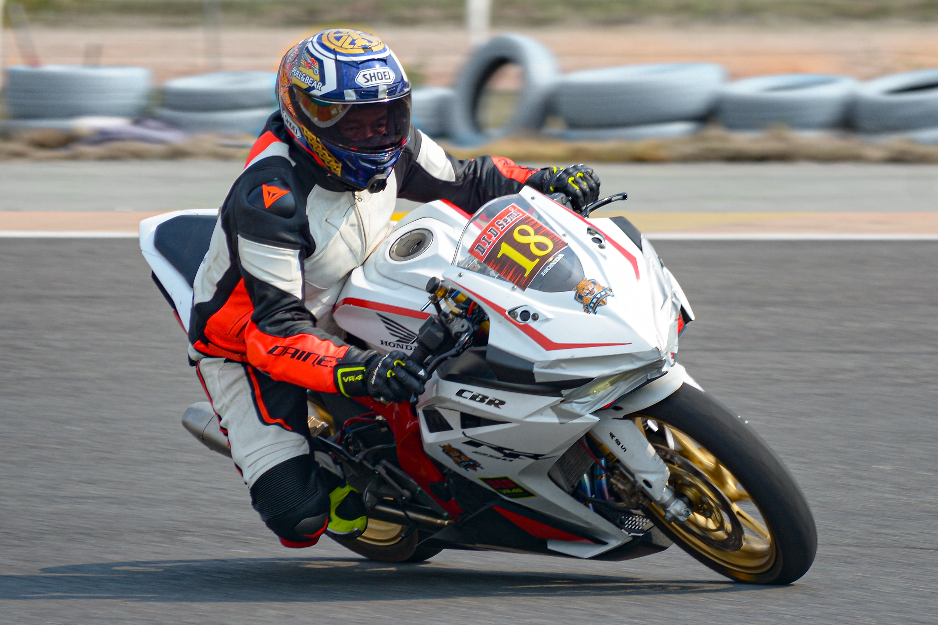 Nguoi dan ong 66 tuoi van du giai dua moto phan khoi lon tai Viet Nam hinh anh