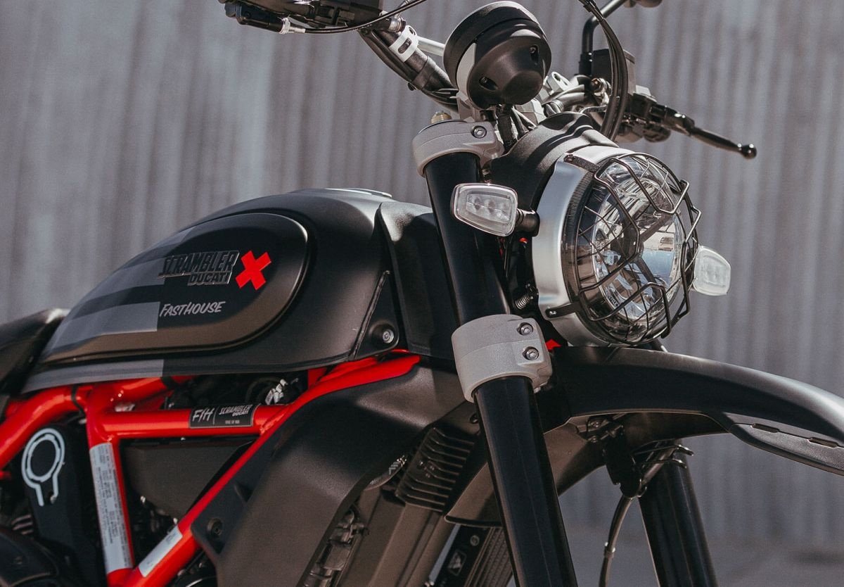Ducati Scrambler Desert Sled Fasthouse duoc ra mat anh 3