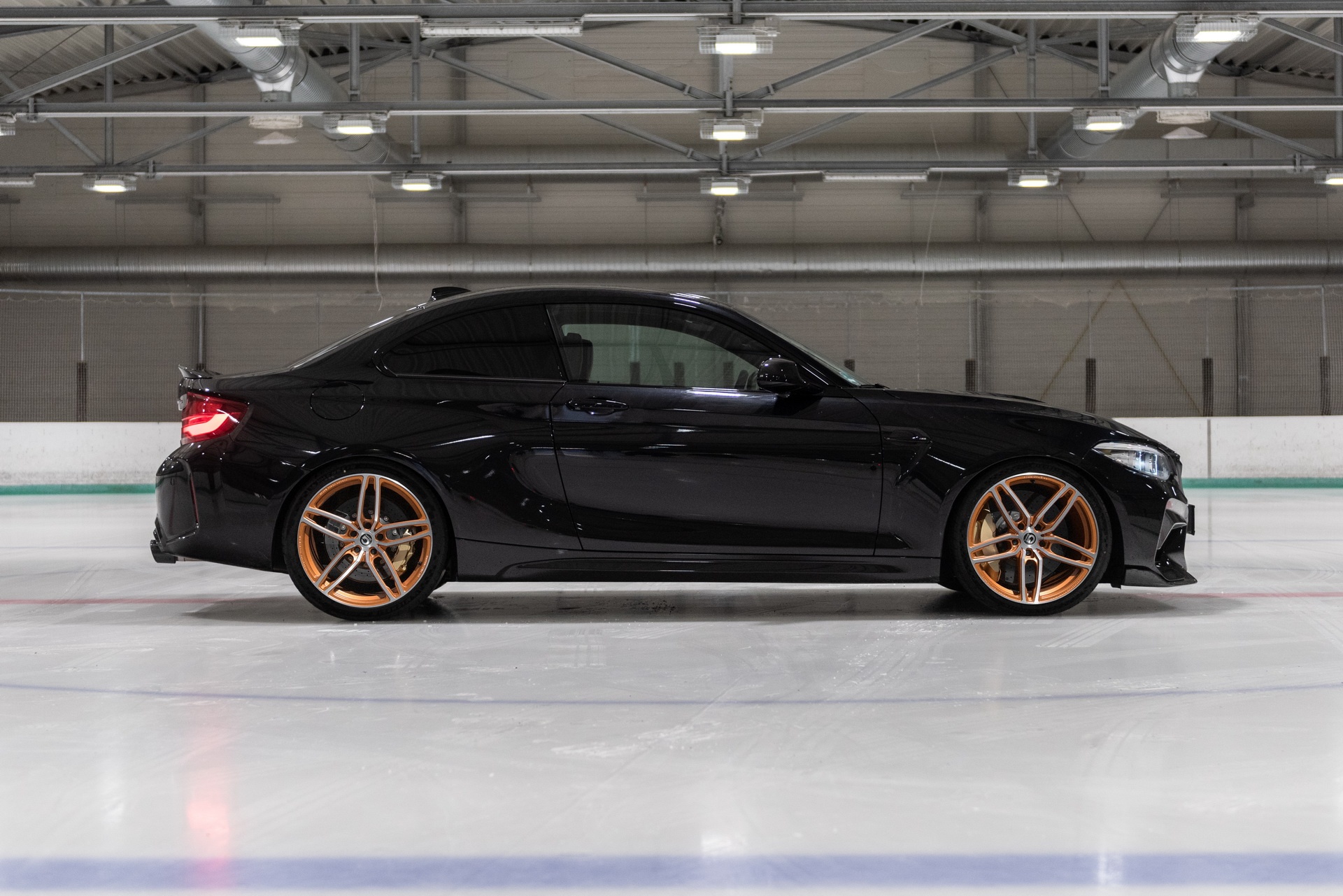 Can canh BMW M2 CS voi goi do manh hon Ferrari 458 Speciale anh 4