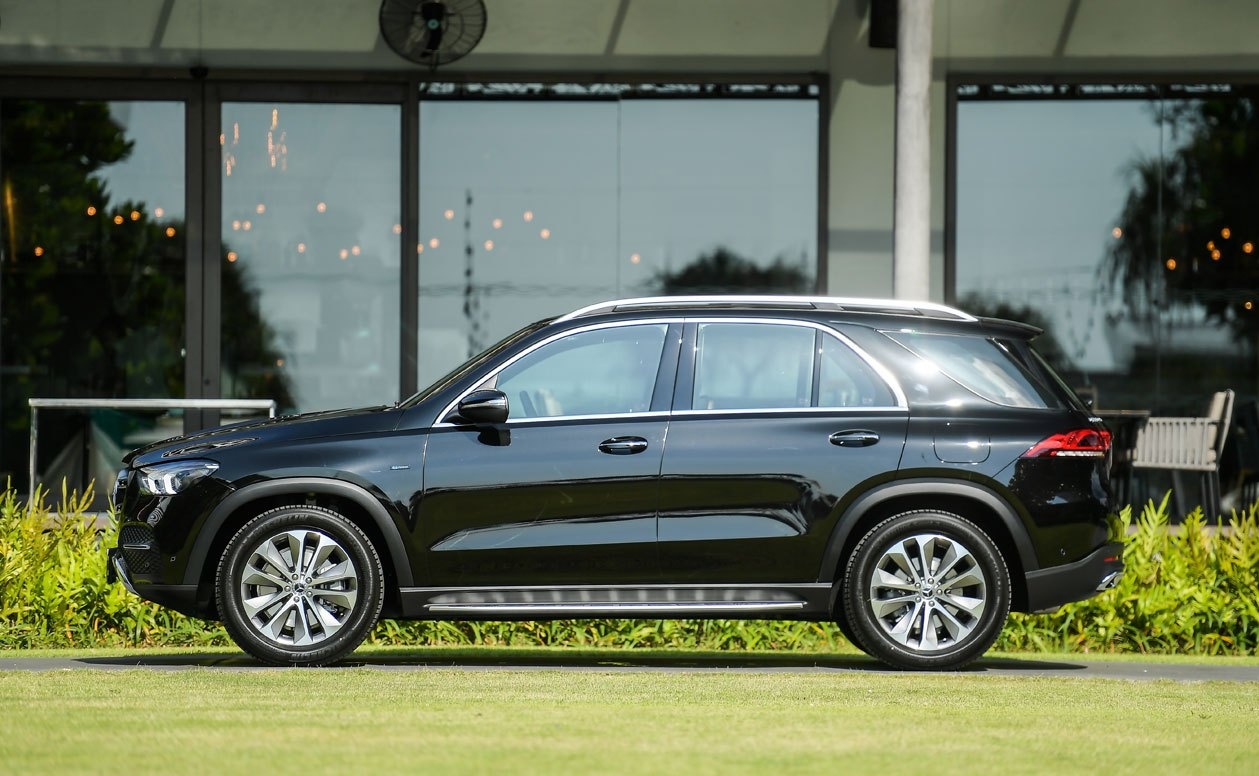 Mercedes-Benz tang gia ban anh 1