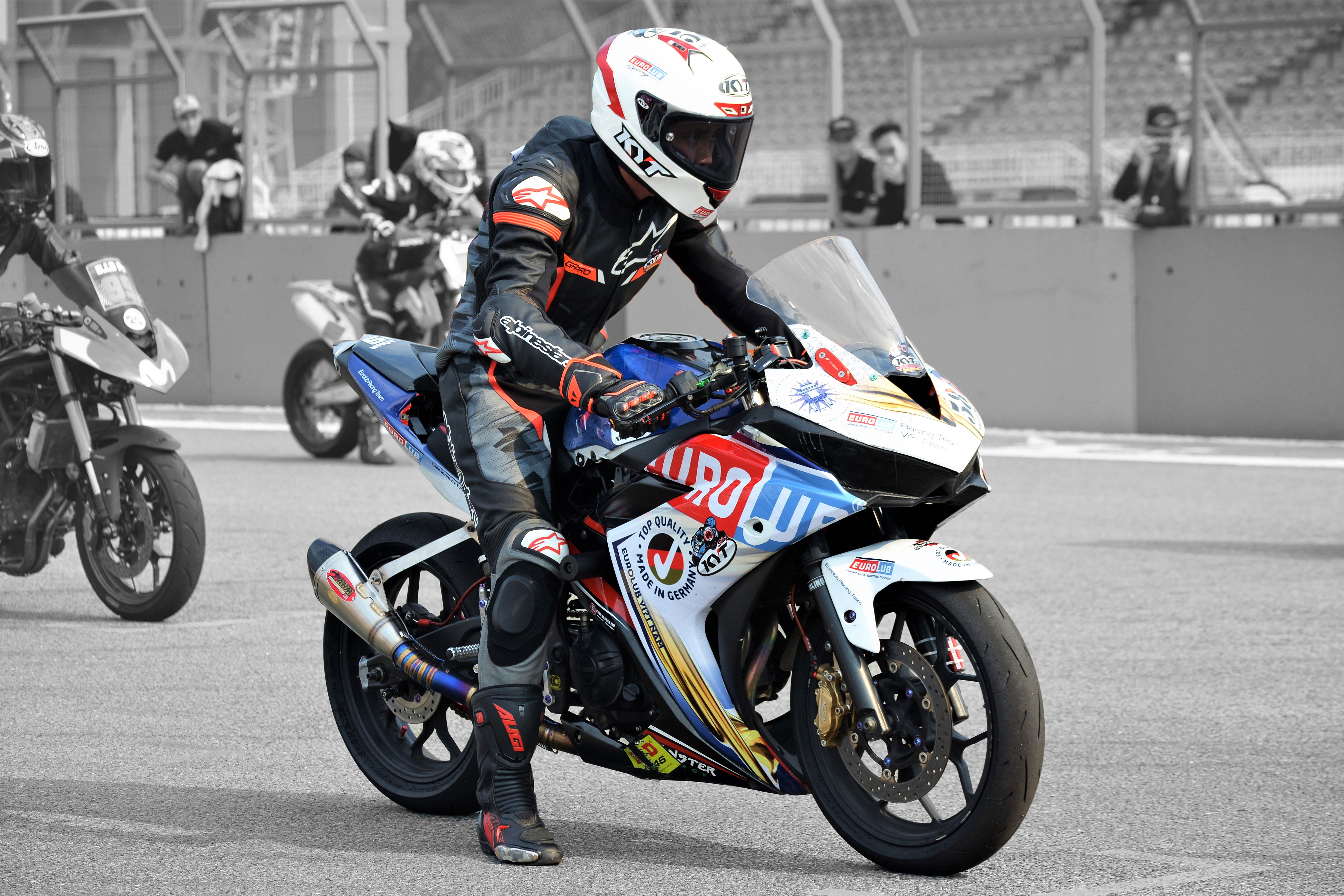 Chi tiet Yamaha YZF-R3 phien ban xe dua tai Viet Nam hinh anh