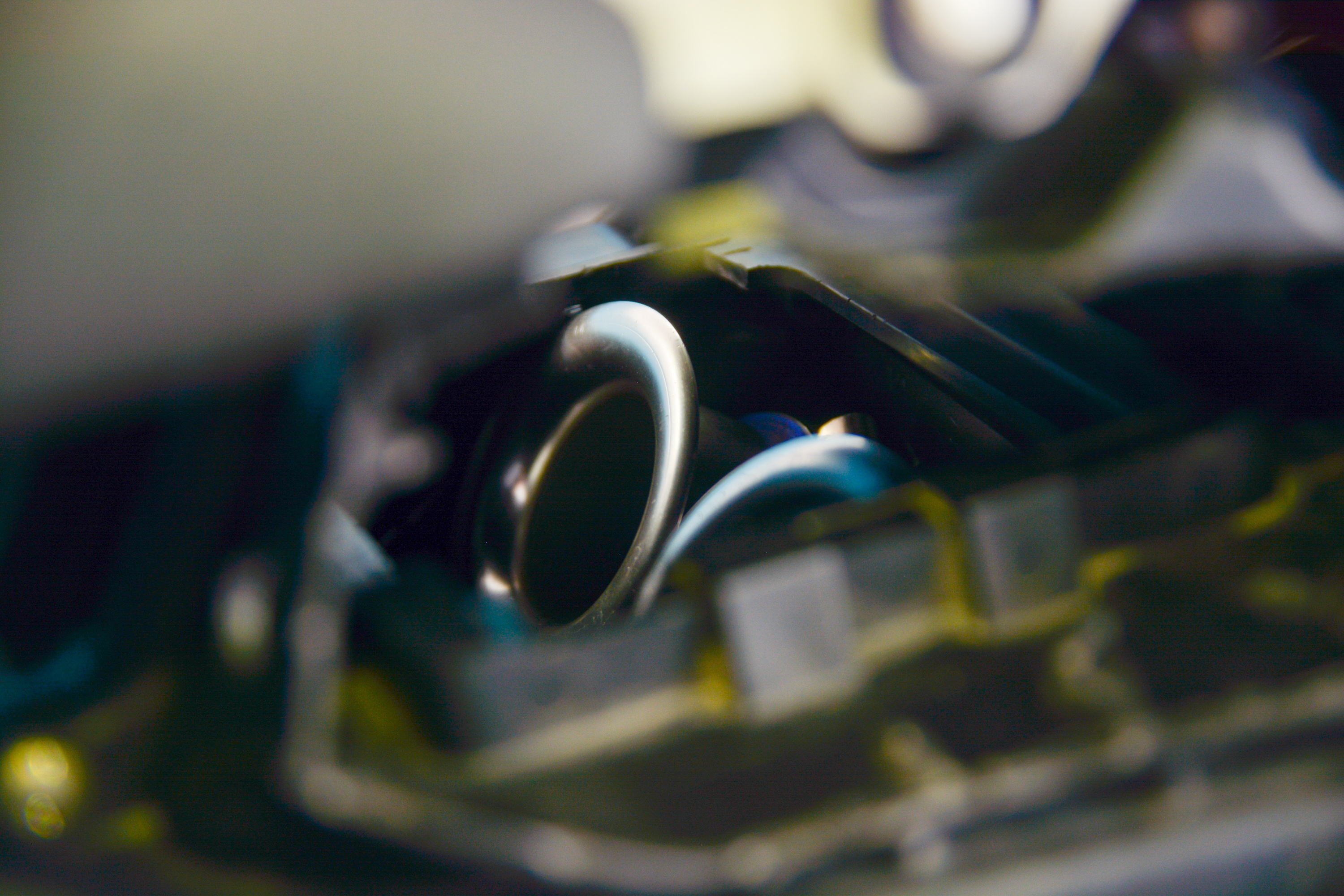 Chi tiet Yamaha YZF-R3 phien ban xe dua tai Viet Nam anh 12