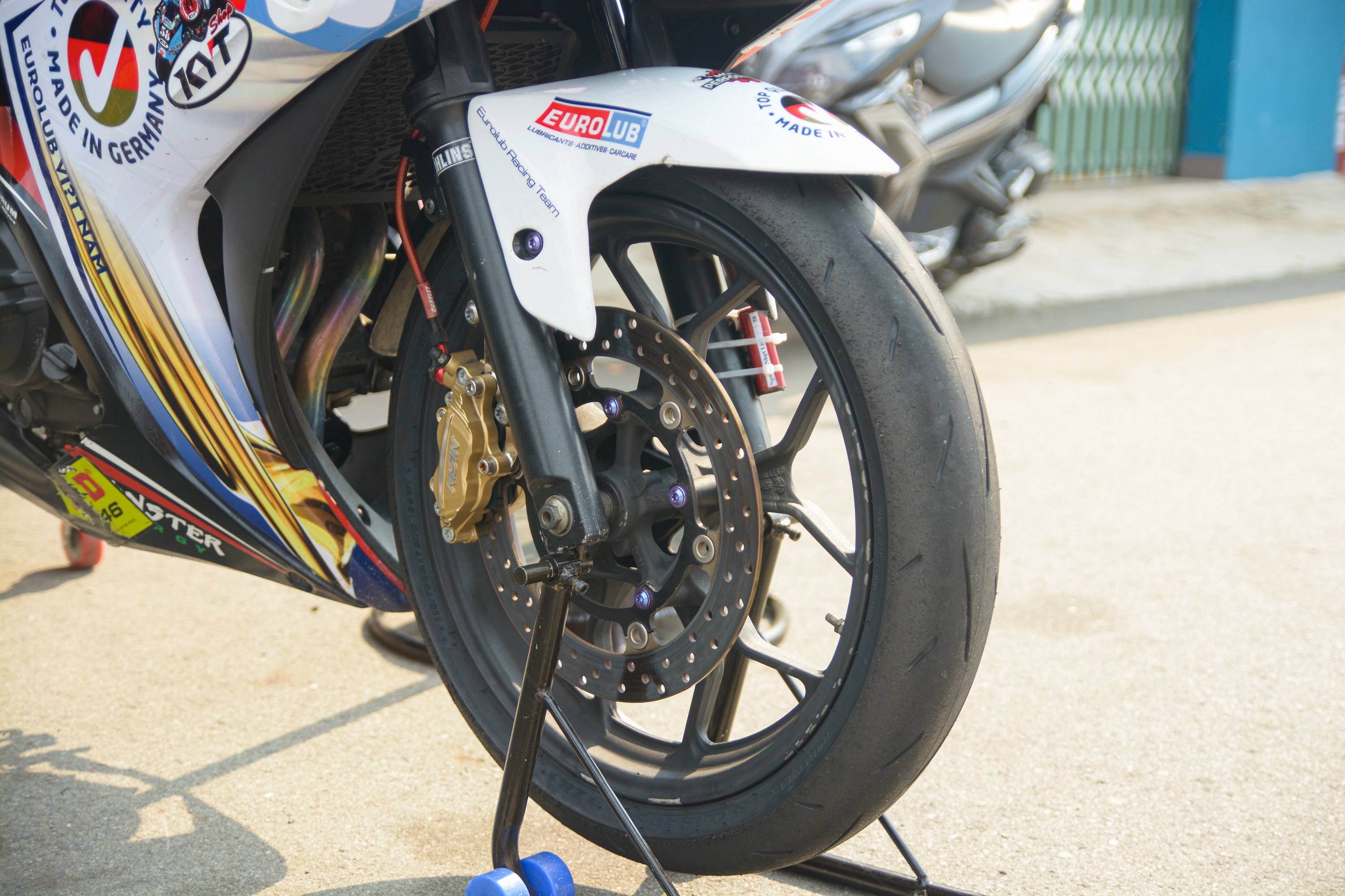 Chi tiet Yamaha YZF-R3 phien ban xe dua tai Viet Nam anh 3