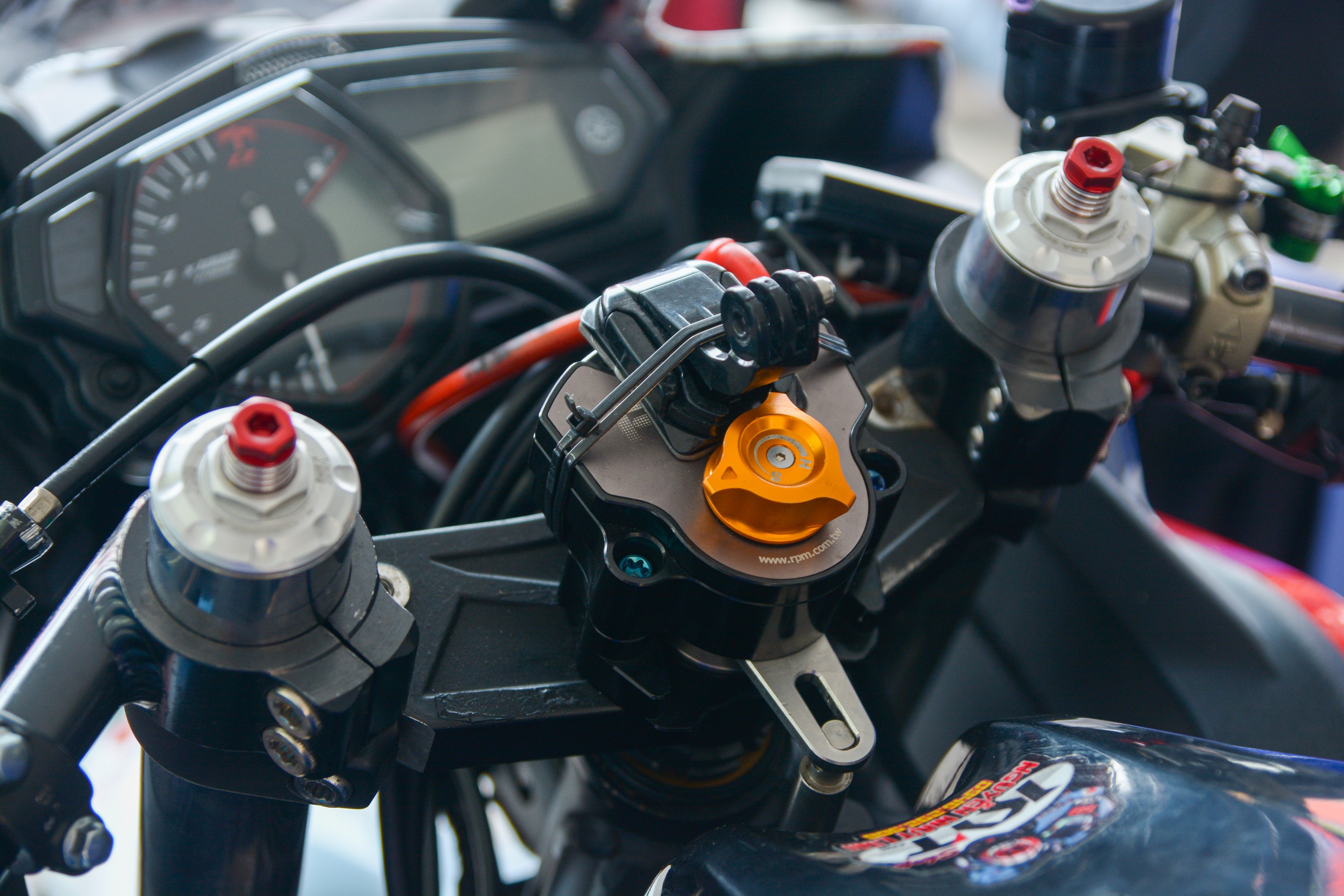 Chi tiet Yamaha YZF-R3 phien ban xe dua tai Viet Nam anh 4