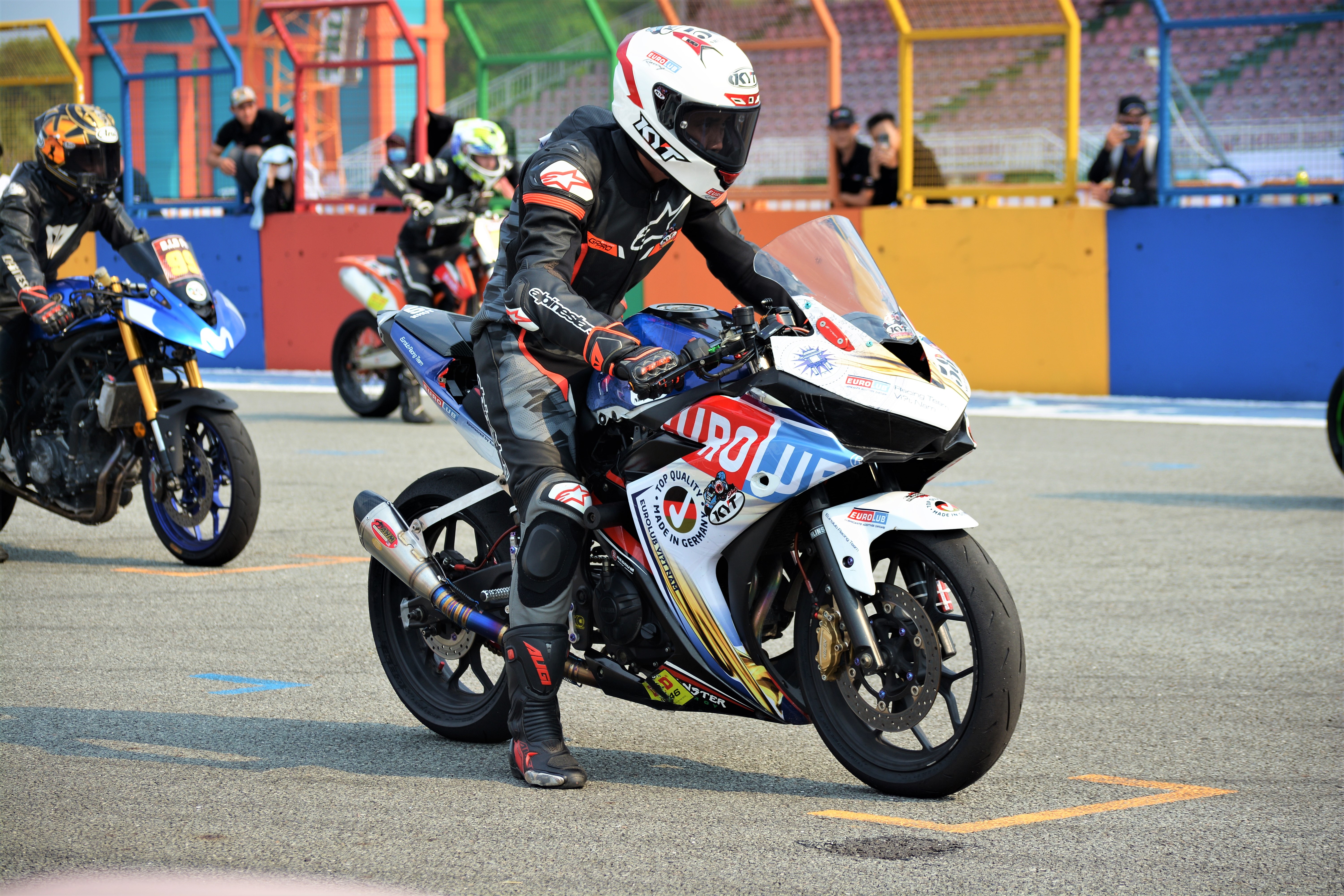 Chi tiết Yamaha YZF-R3 phiên bản xe đua tại Việt Nam ảnh 1 Chi tiet Yamaha YZF-R3 phien ban xe dua tai Viet Nam anh 1