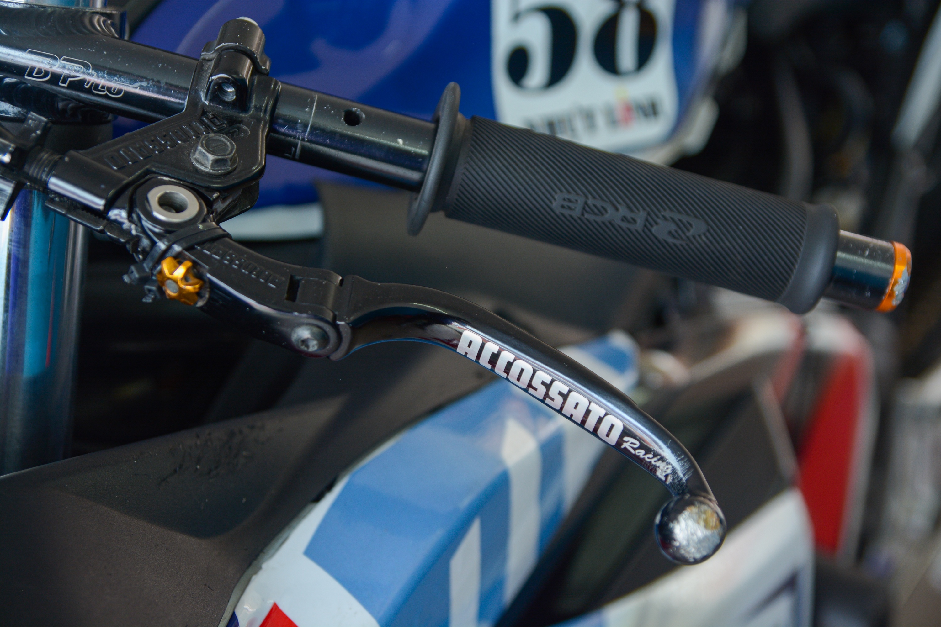 Chi tiet Yamaha YZF-R3 phien ban xe dua tai Viet Nam anh 6