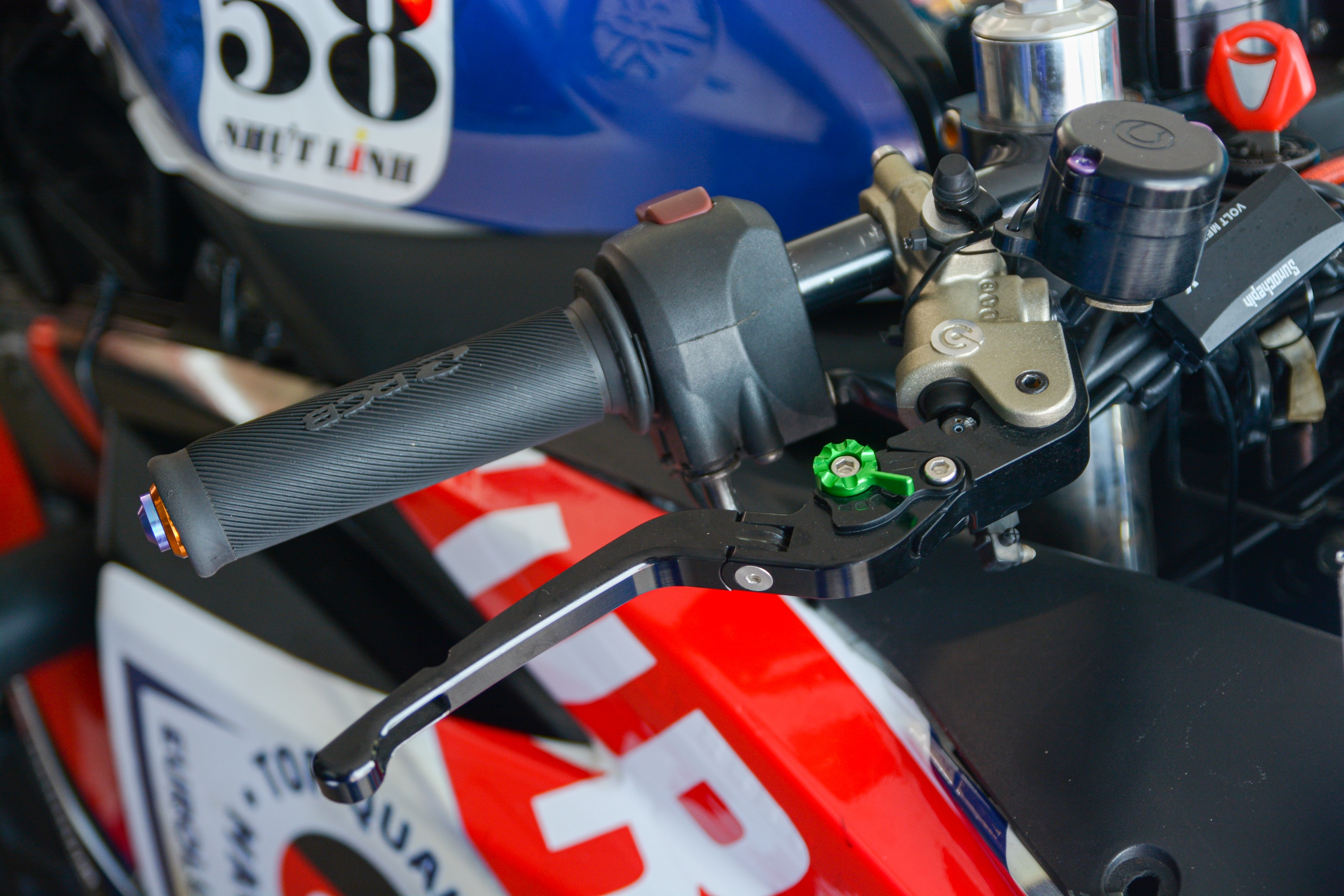 Chi tiet Yamaha YZF-R3 phien ban xe dua tai Viet Nam anh 5