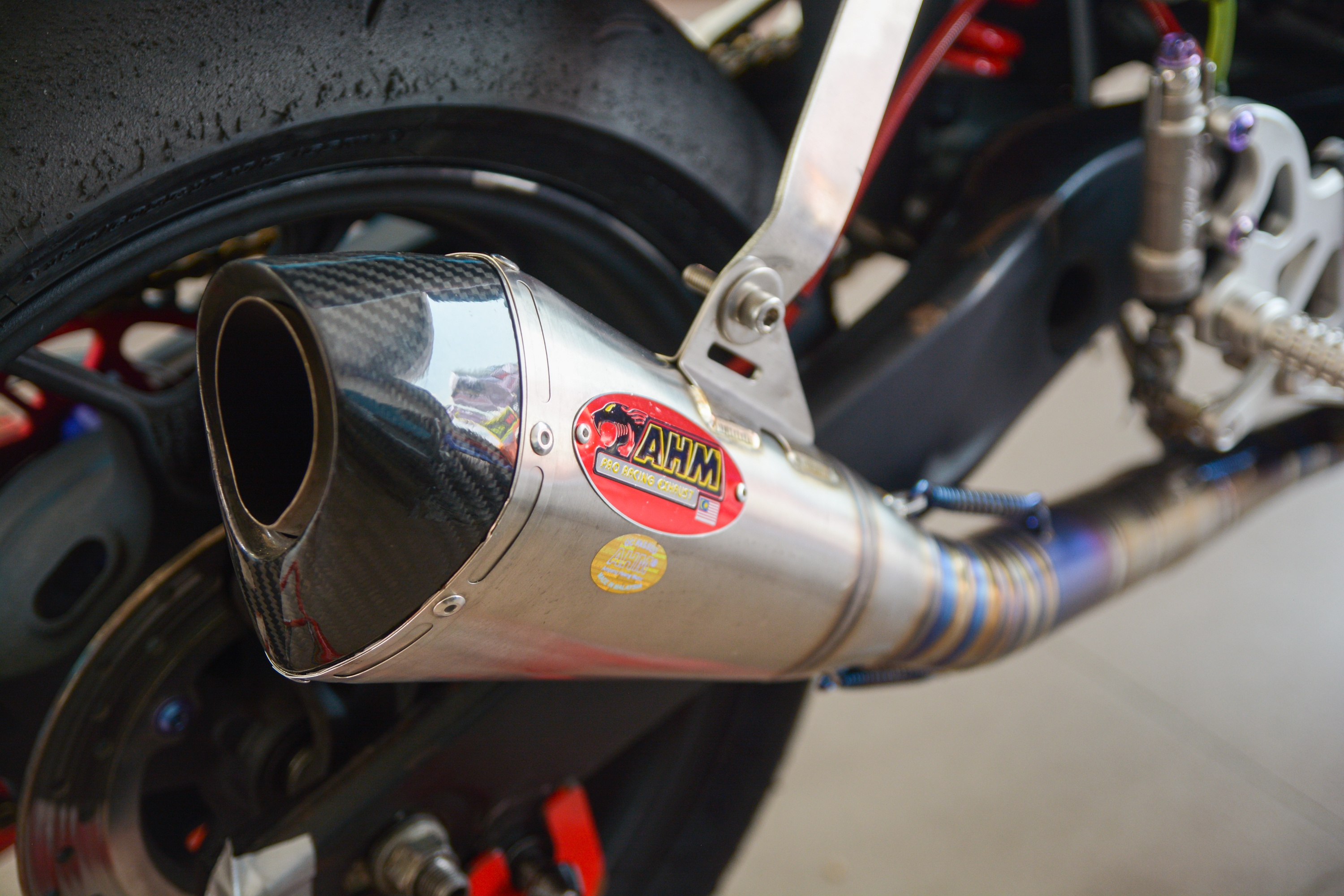 Chi tiet Yamaha YZF-R3 phien ban xe dua tai Viet Nam anh 13