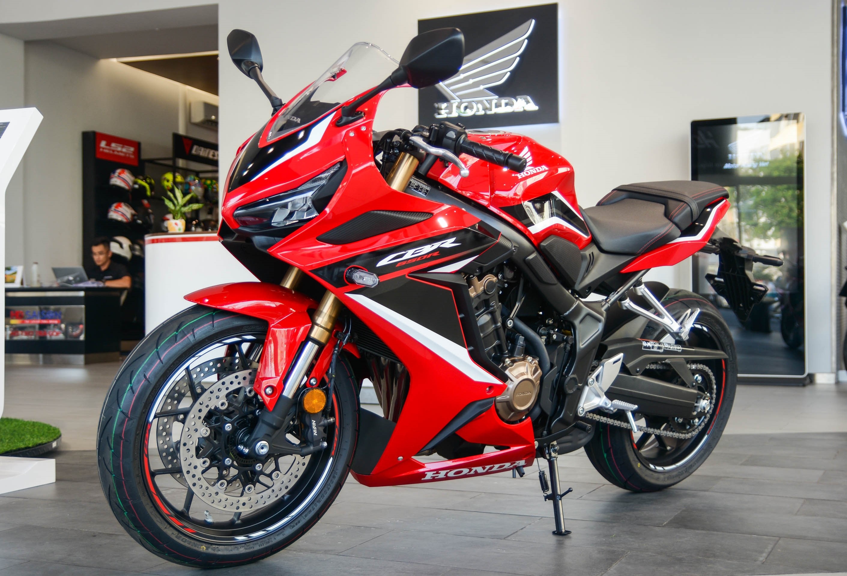 Thi truong xe phan khoi lon tai Viet Nam dang ngay mot soi dong hinh anh