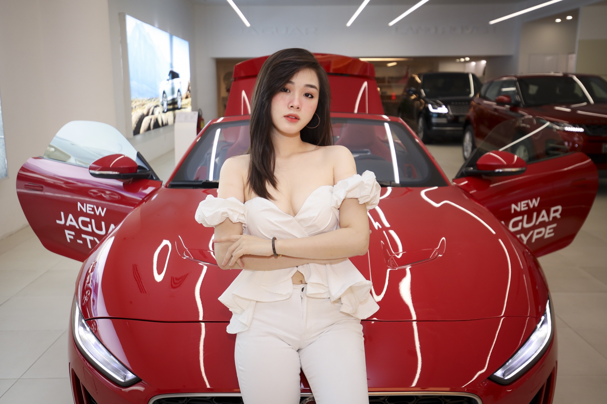Ngam Jaguar F-Type ban mui tran tai Viet Nam anh 1