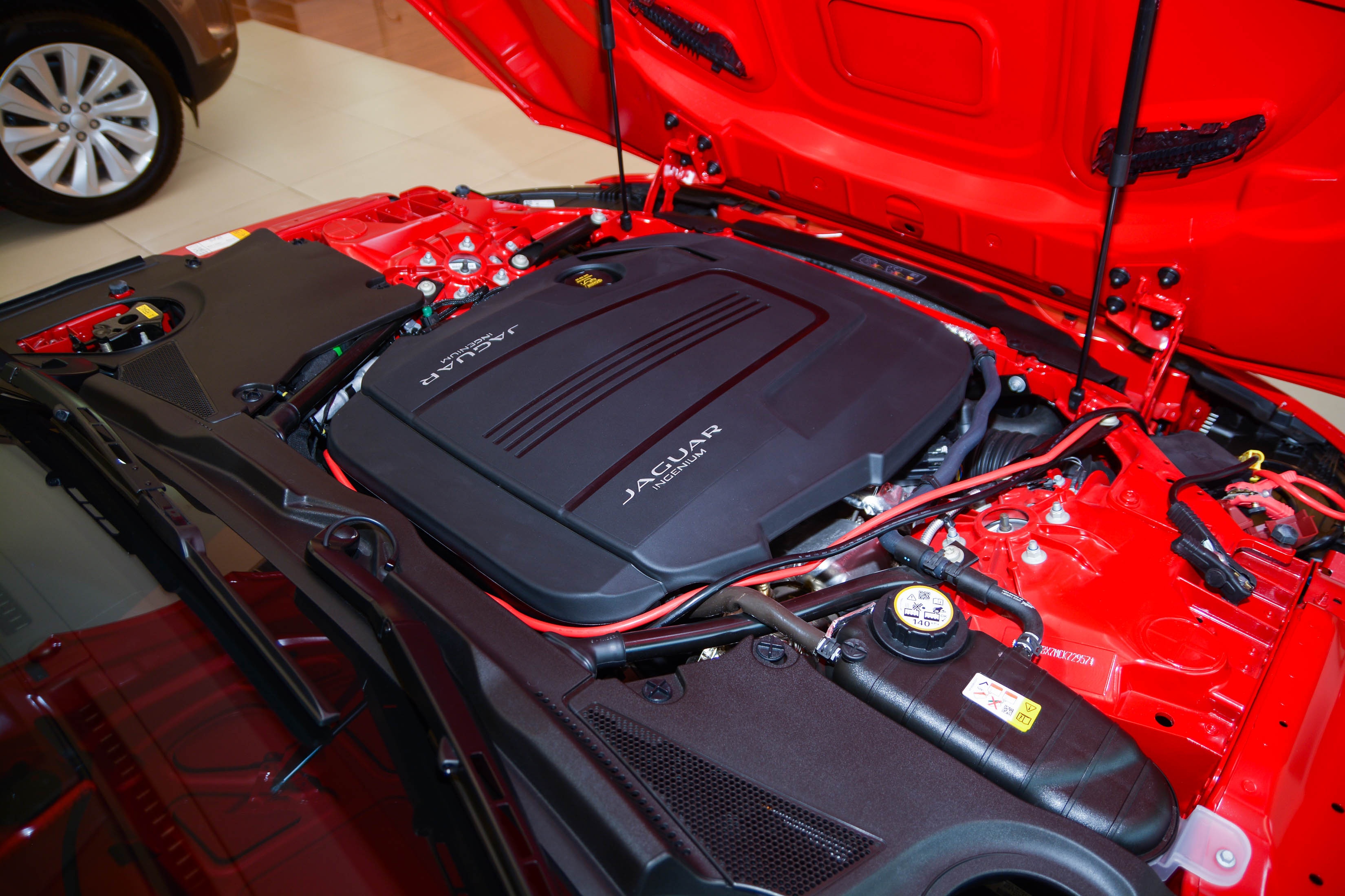 Xe mui trần hạng sang chọn 718 Boxster hay F-Type Convertible ảnh 13 Xe mui tran hang sang chon 718 Boxster hay F-Type Convertible anh 13