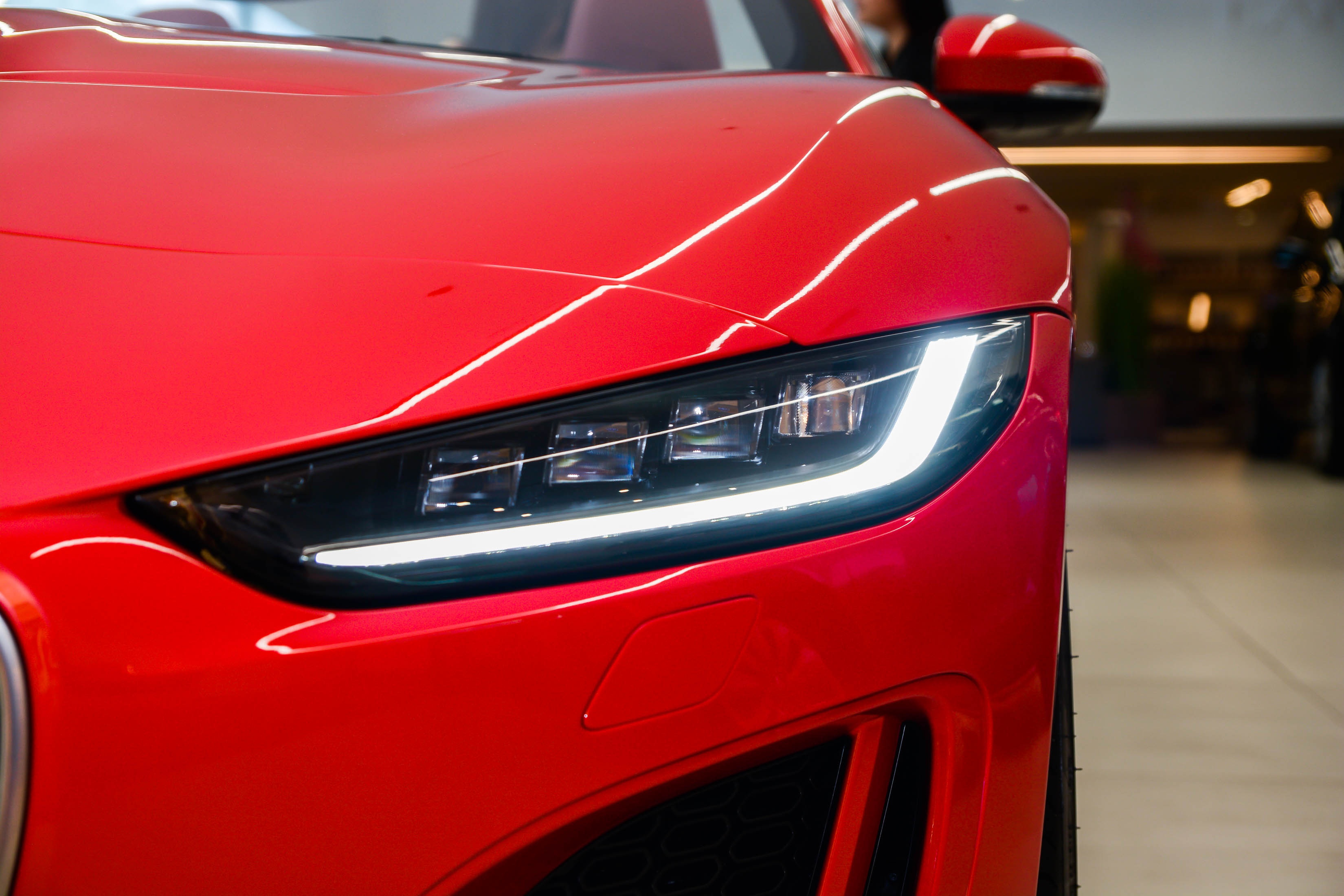 Xe mui trần hạng sang chọn 718 Boxster hay F-Type Convertible ảnh 7 Xe mui tran hang sang chon 718 Boxster hay F-Type Convertible anh 7