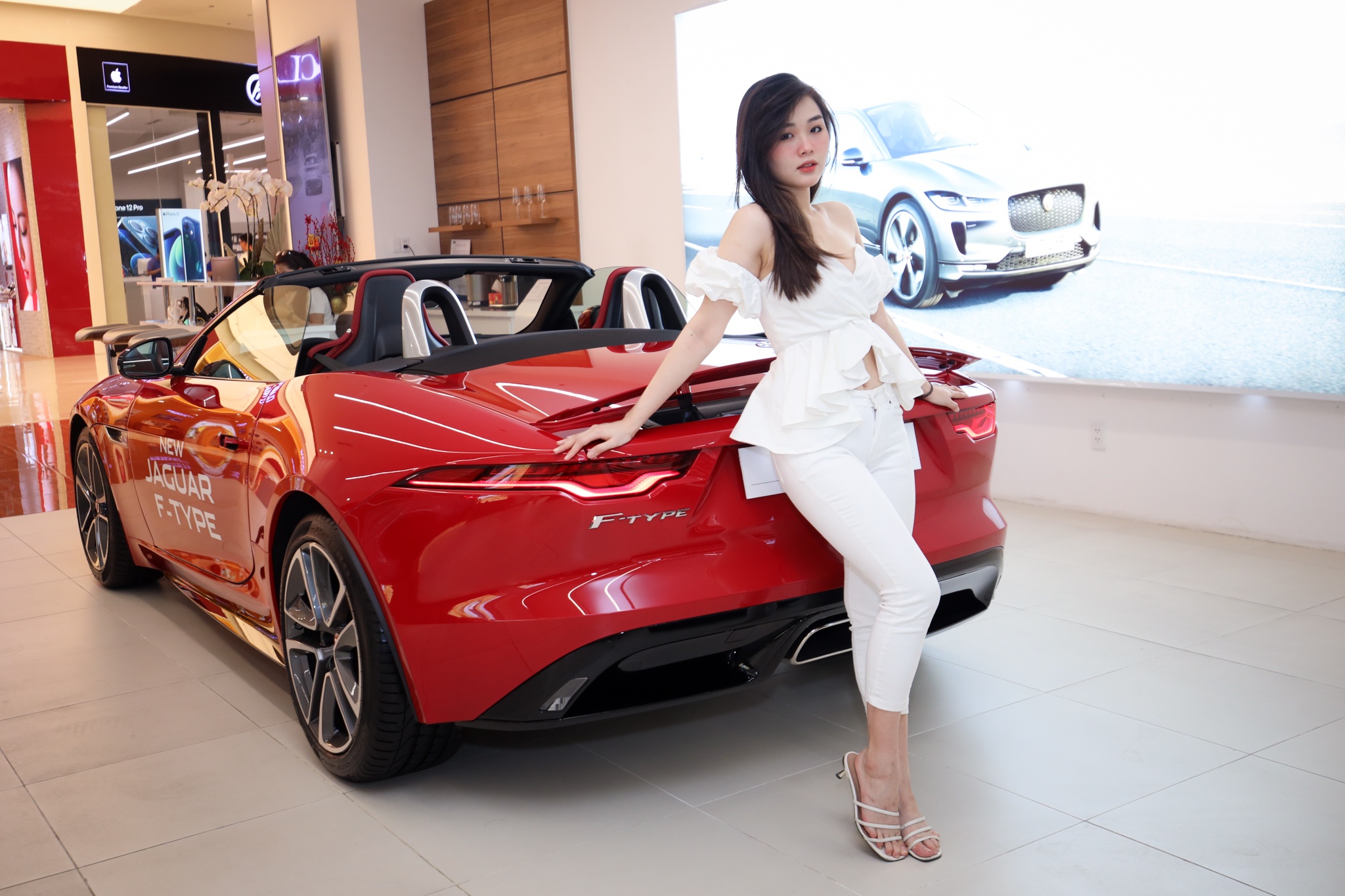 Ngam Jaguar F-Type ban mui tran tai Viet Nam anh 7