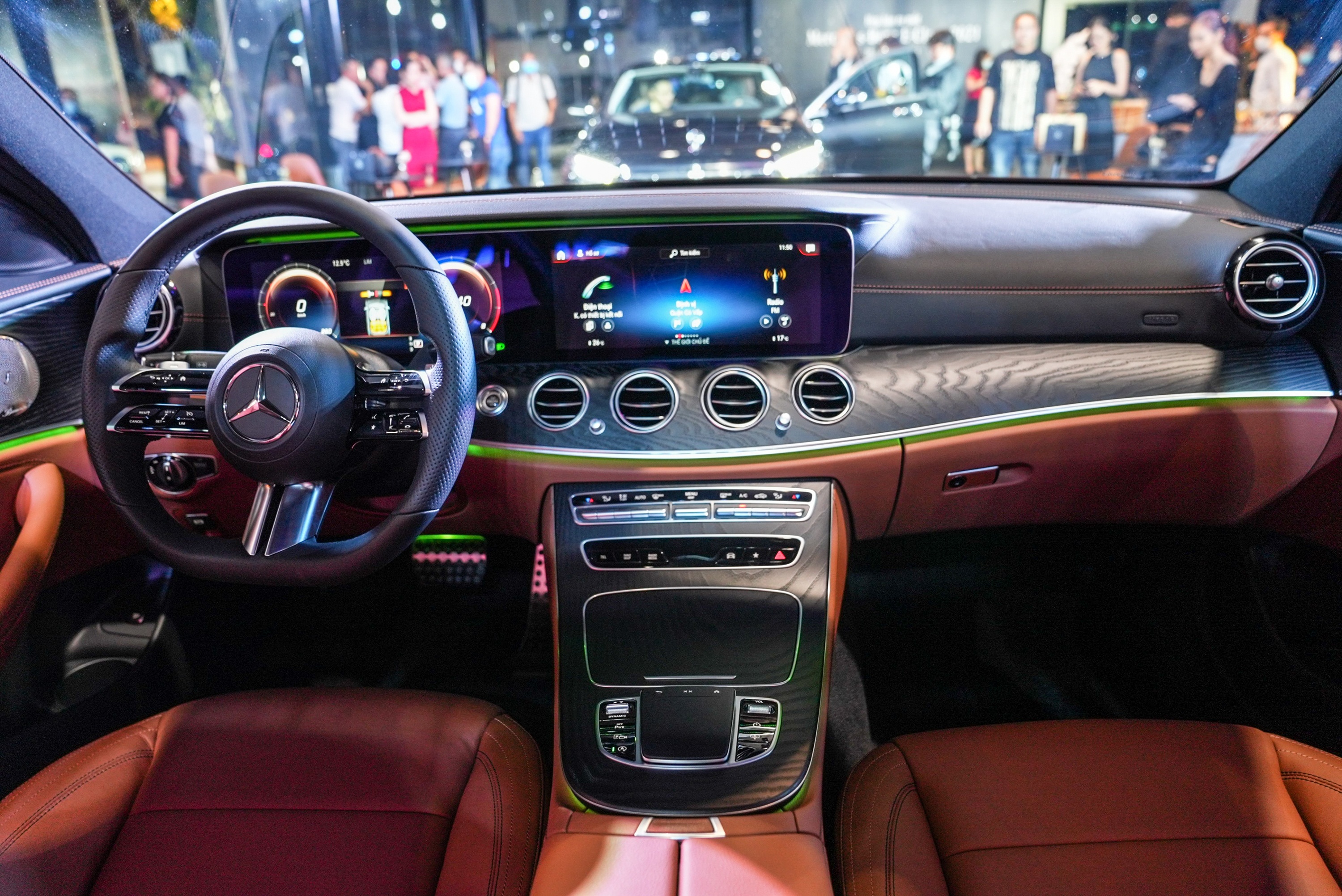 Mercedes-Benz E-Class 2021 duoc ra mat Viet Nam anh 3