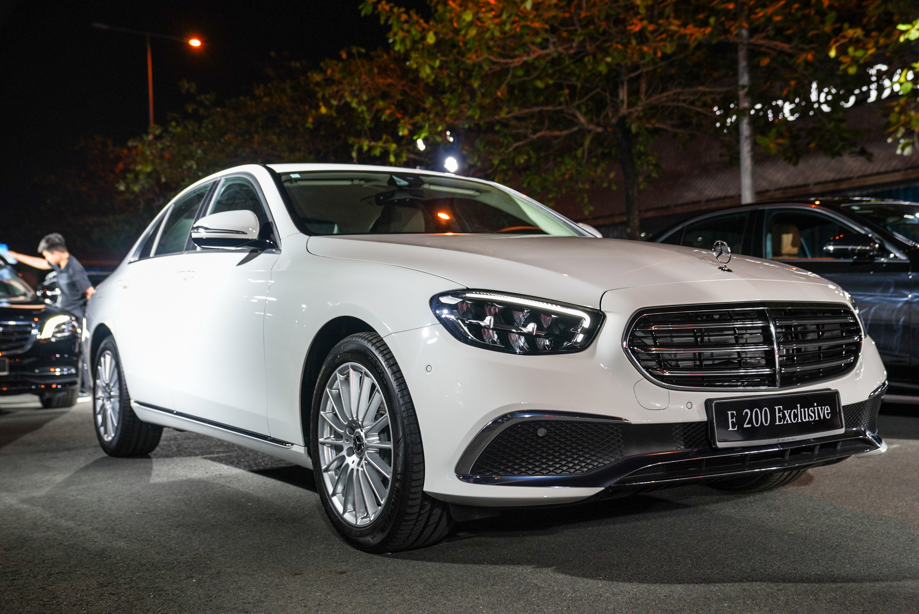 Mercedes-Benz E-Class 2021 duoc ra mat Viet Nam anh 1