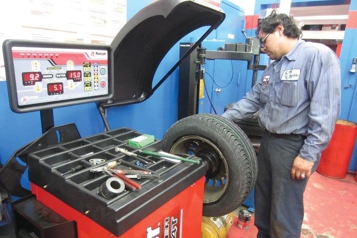 Vì sao mâm ôtô thường được gắn cục chì ảnh 2 Vi sao mam oto thuong duoc gan cuc chi anh 2