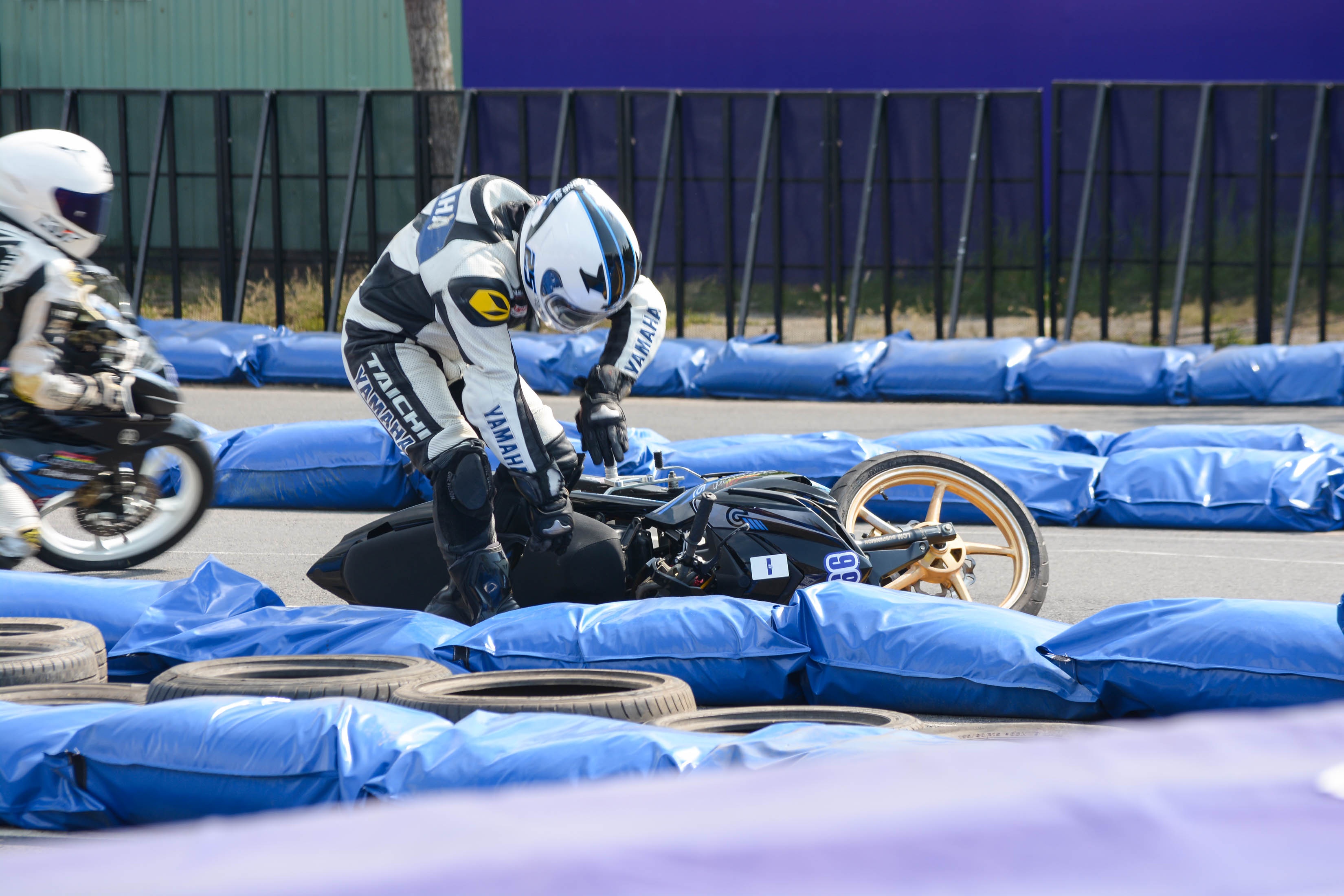 Những pha rượt đuổi kịch tính tại giải đua xe ở Cần Thơ ảnh 8 Nhung pha ruot duoi kich tinh tai giai dua xe o Can Tho anh 8