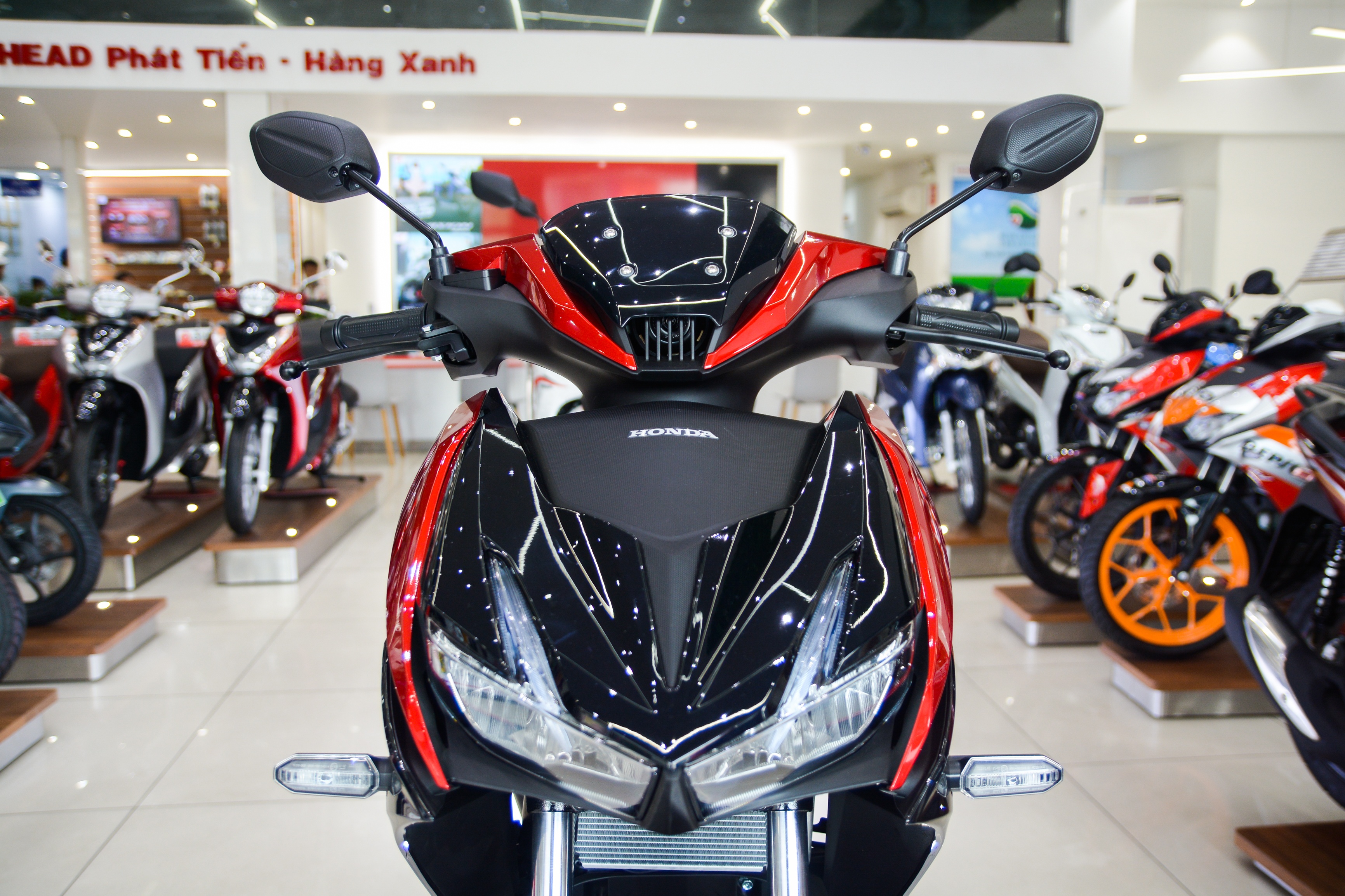 Honda Winner X bản giới hạn về đại lý không có phanh ABS ảnh 3 Honda Winner X ban gioi han ve dai ly khong co phanh ABS anh 3