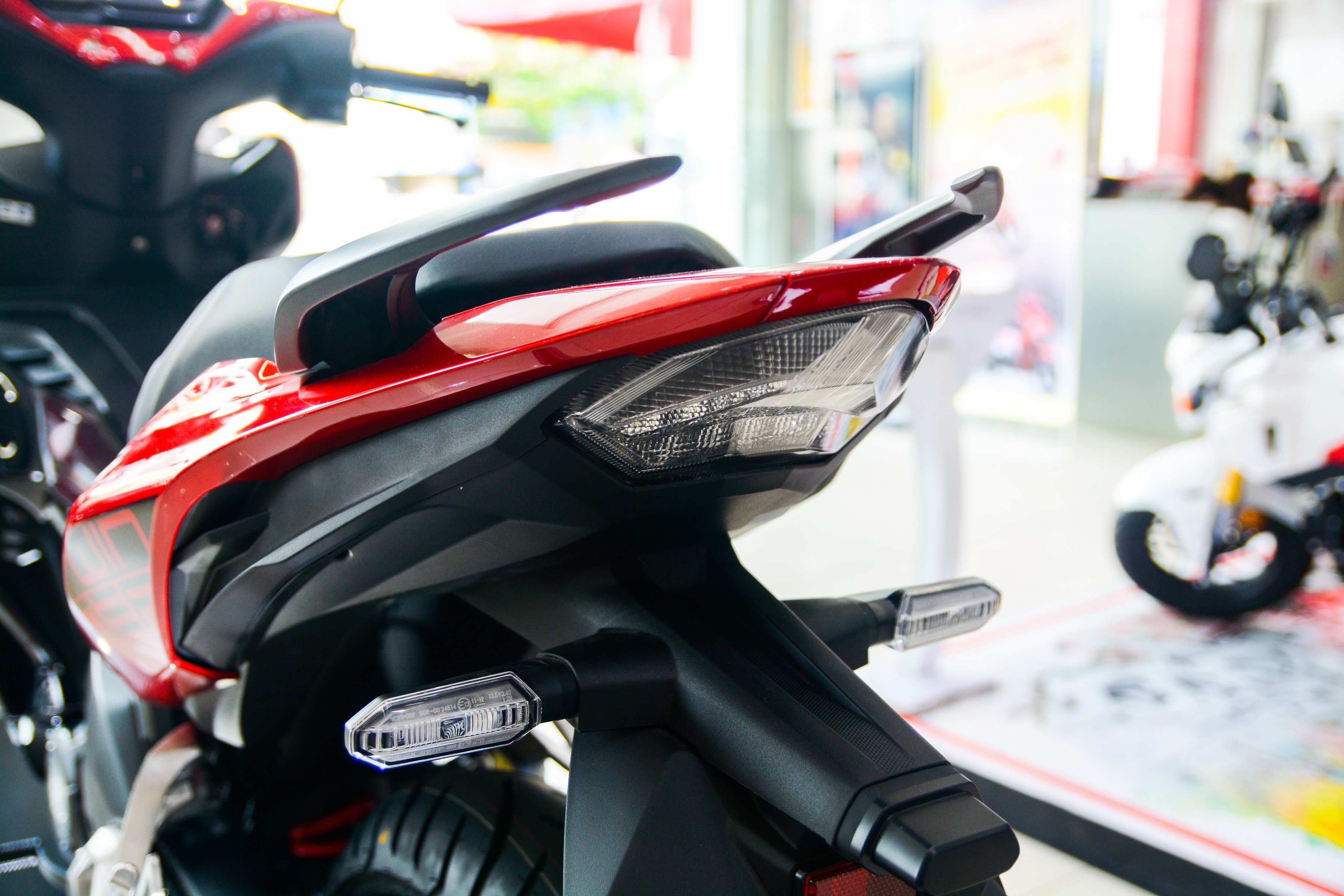 Honda Winner X bản giới hạn về đại lý không có phanh ABS ảnh 9 Honda Winner X ban gioi han ve dai ly khong co phanh ABS anh 9