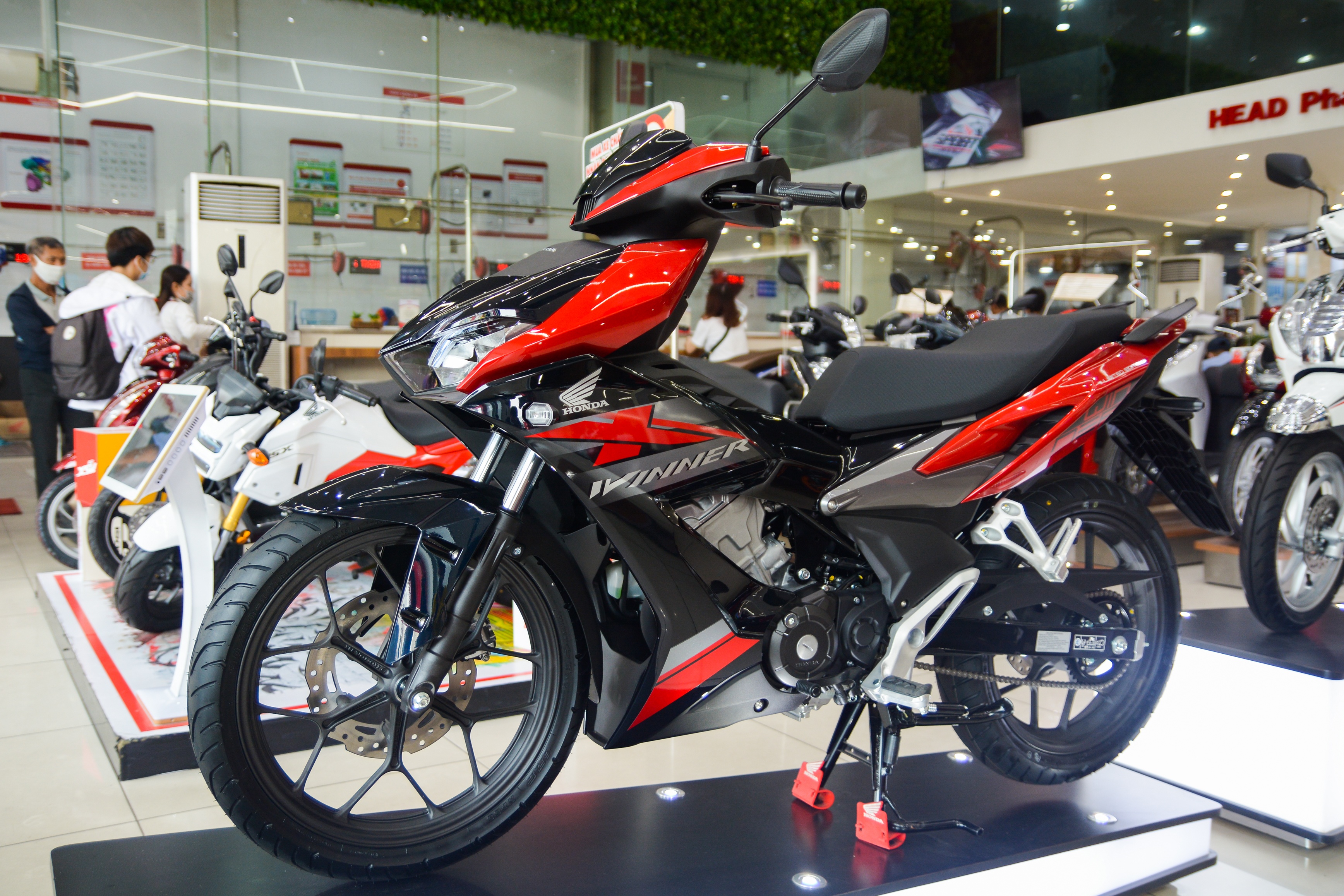 Honda Winner X bản giới hạn về đại lý không có phanh ABS ảnh 1 Honda Winner X ban gioi han ve dai ly khong co phanh ABS anh 1