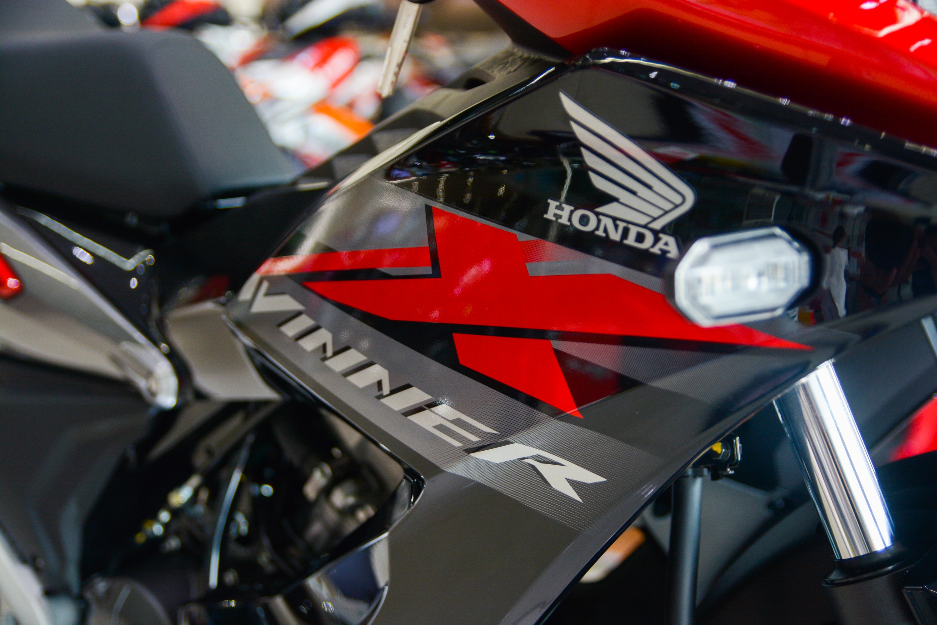 Honda Winner X bản giới hạn về đại lý không có phanh ABS ảnh 6 Honda Winner X ban gioi han ve dai ly khong co phanh ABS anh 6
