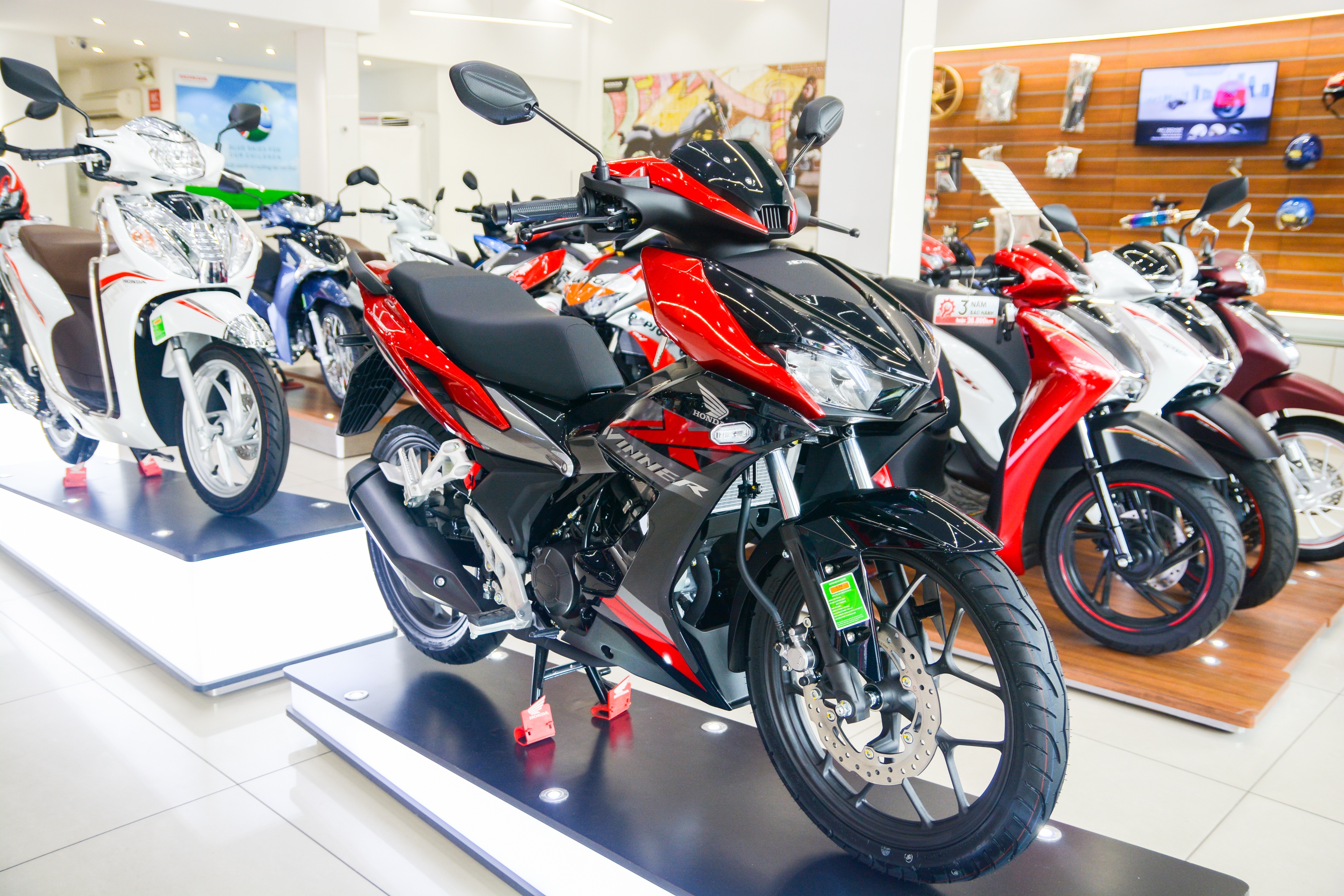 Honda Winner X bản giới hạn về đại lý không có phanh ABS ảnh 10 Honda Winner X ban gioi han ve dai ly khong co phanh ABS anh 10