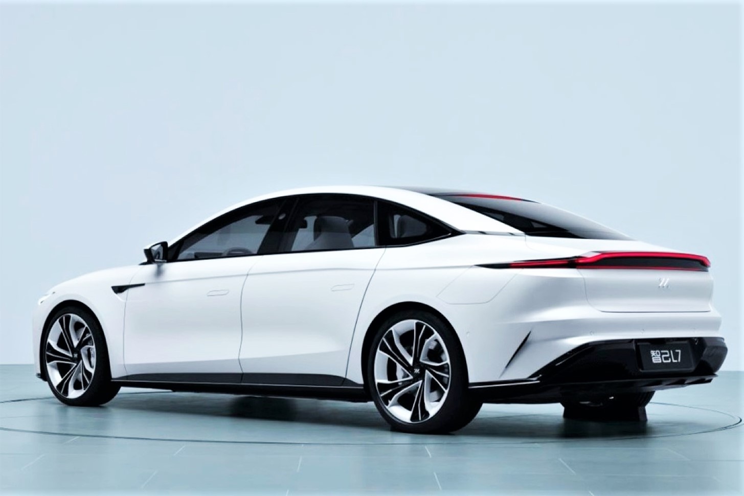 Ôtô điện có công nghệ sạc không dây ra mắt tại Trung Quốc ảnh 2 Oto dien co cong nghe sac khong day ra mat tai Trung Quoc anh 2