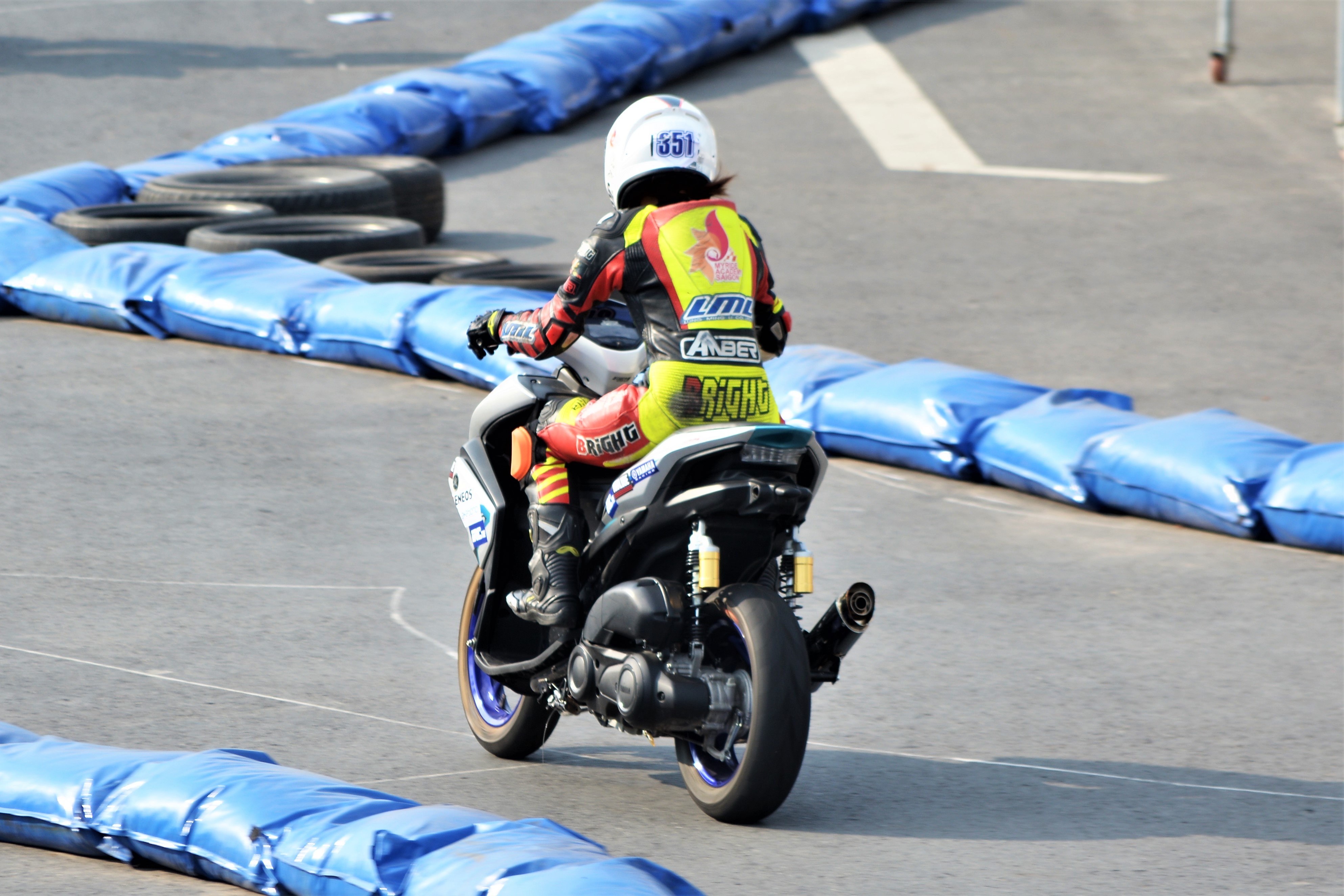 Trai nghiem Yamaha NVX phien ban xe dua tai Viet Nam anh 10