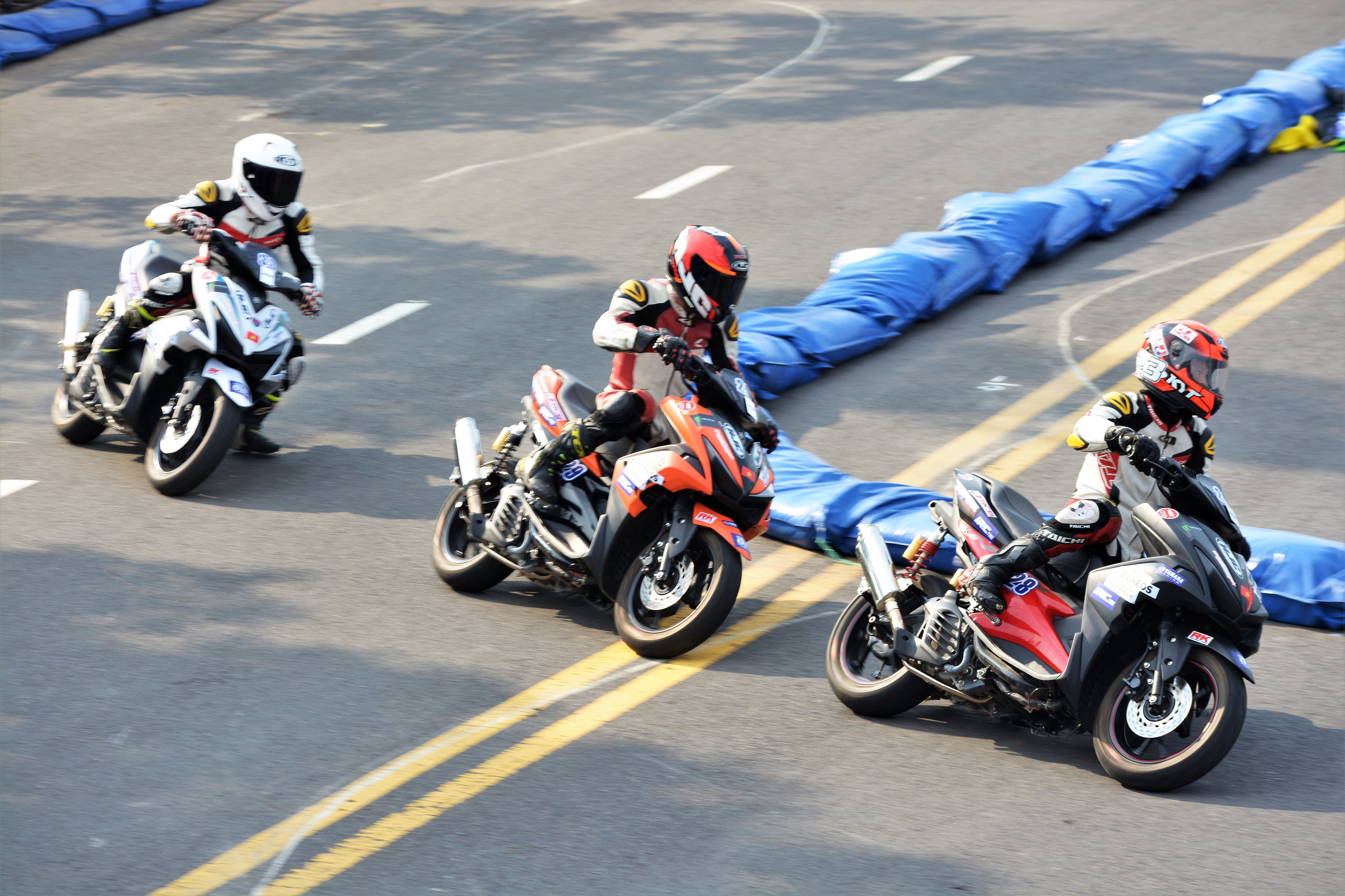 Trai nghiem Yamaha NVX phien ban xe dua tai Viet Nam anh 8