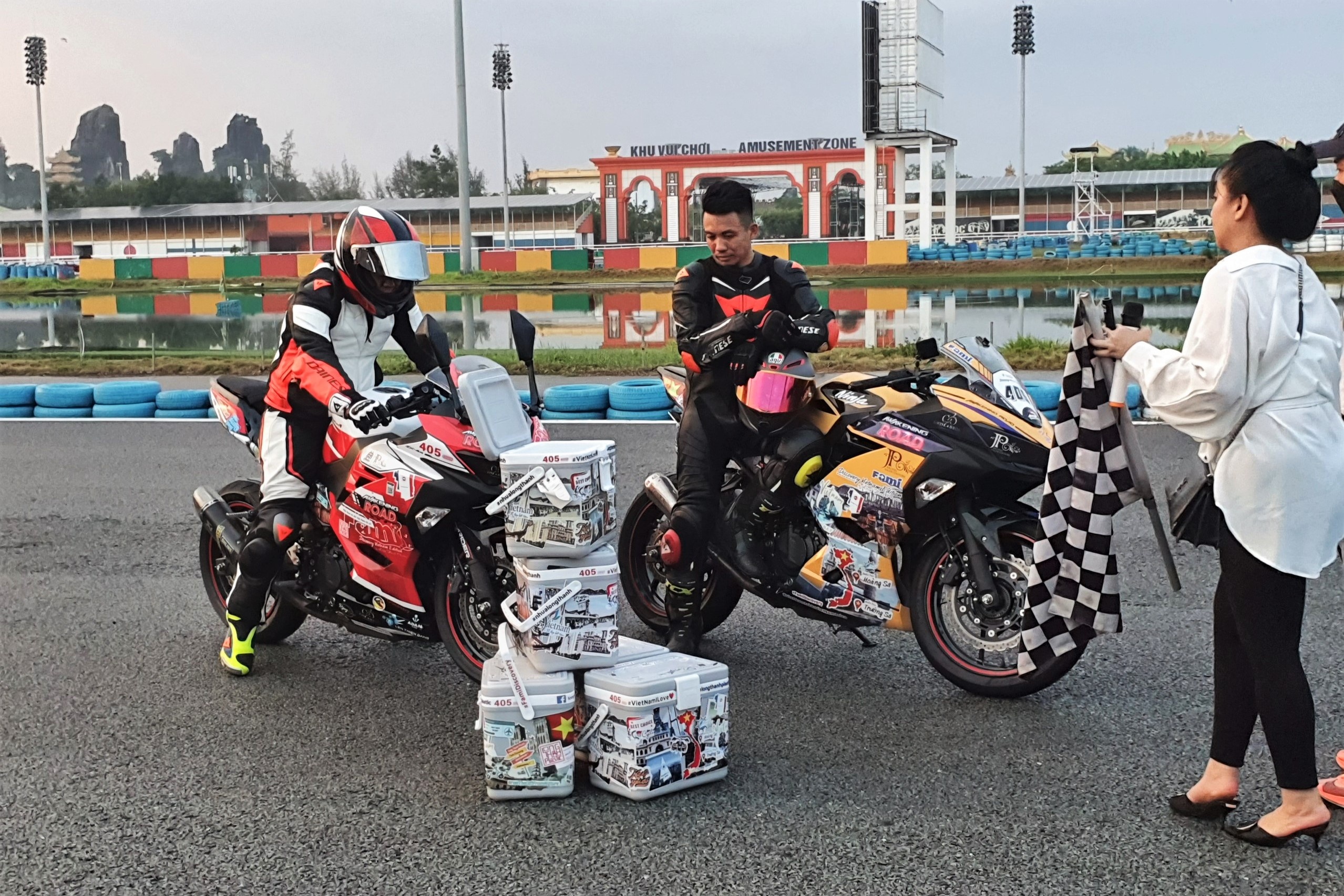 Minh Nhua cam lai moto 1.000 cc tren san dua Dai Nam anh 2