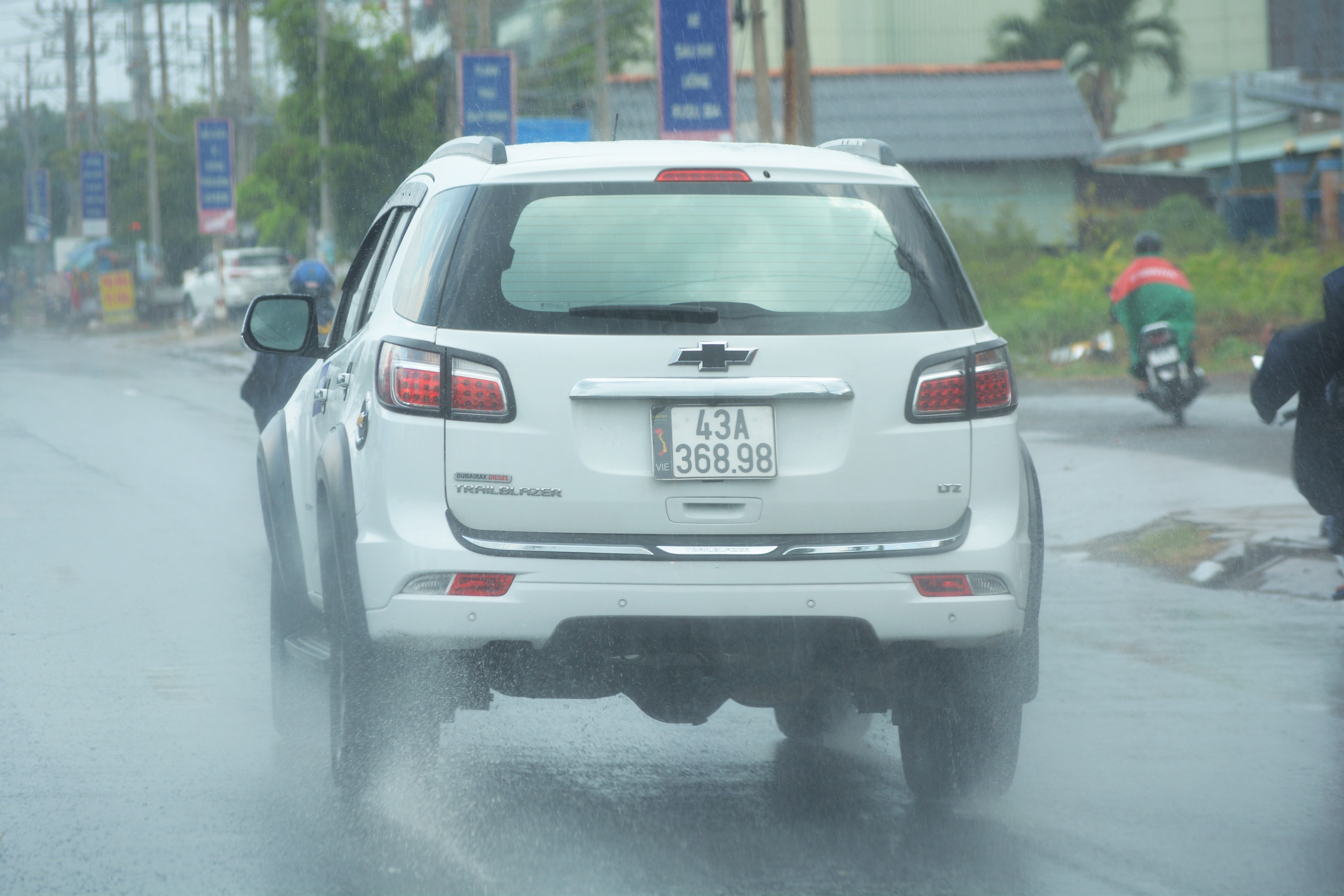 Những lưu ý khi sử dụng xe mùa mưa ảnh 1 Nhung luu y khi su dung xe mua mua anh 1