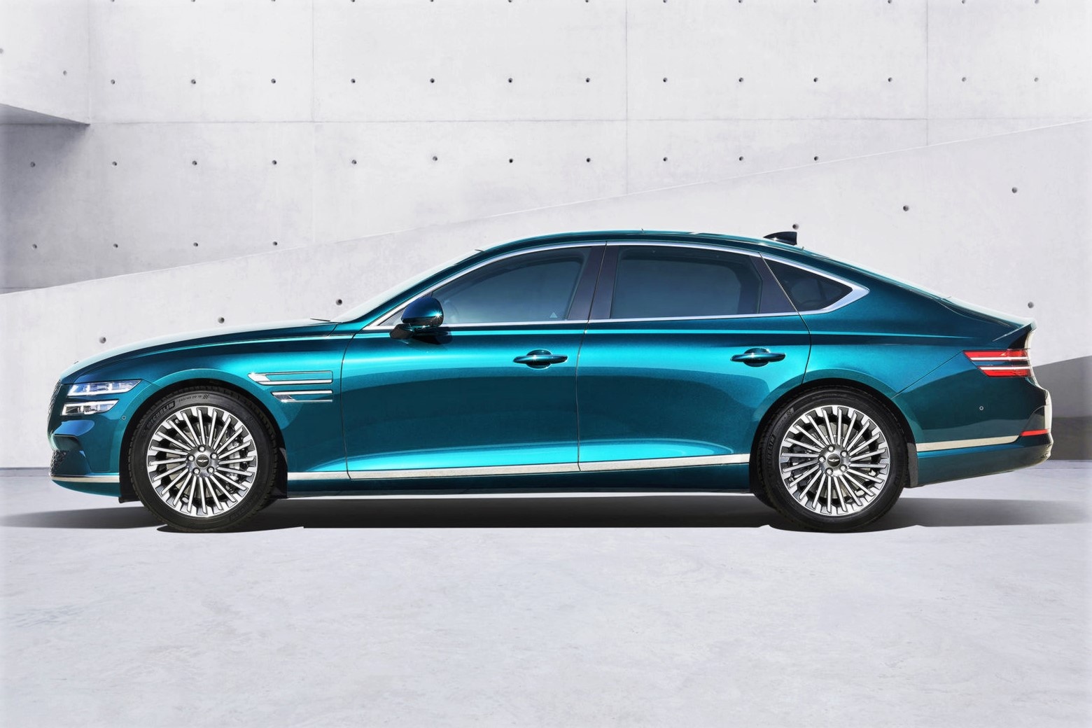 Genesis Electrified G80 vua ra mat, xe dien hang sang manh 365 ma luc hinh anh