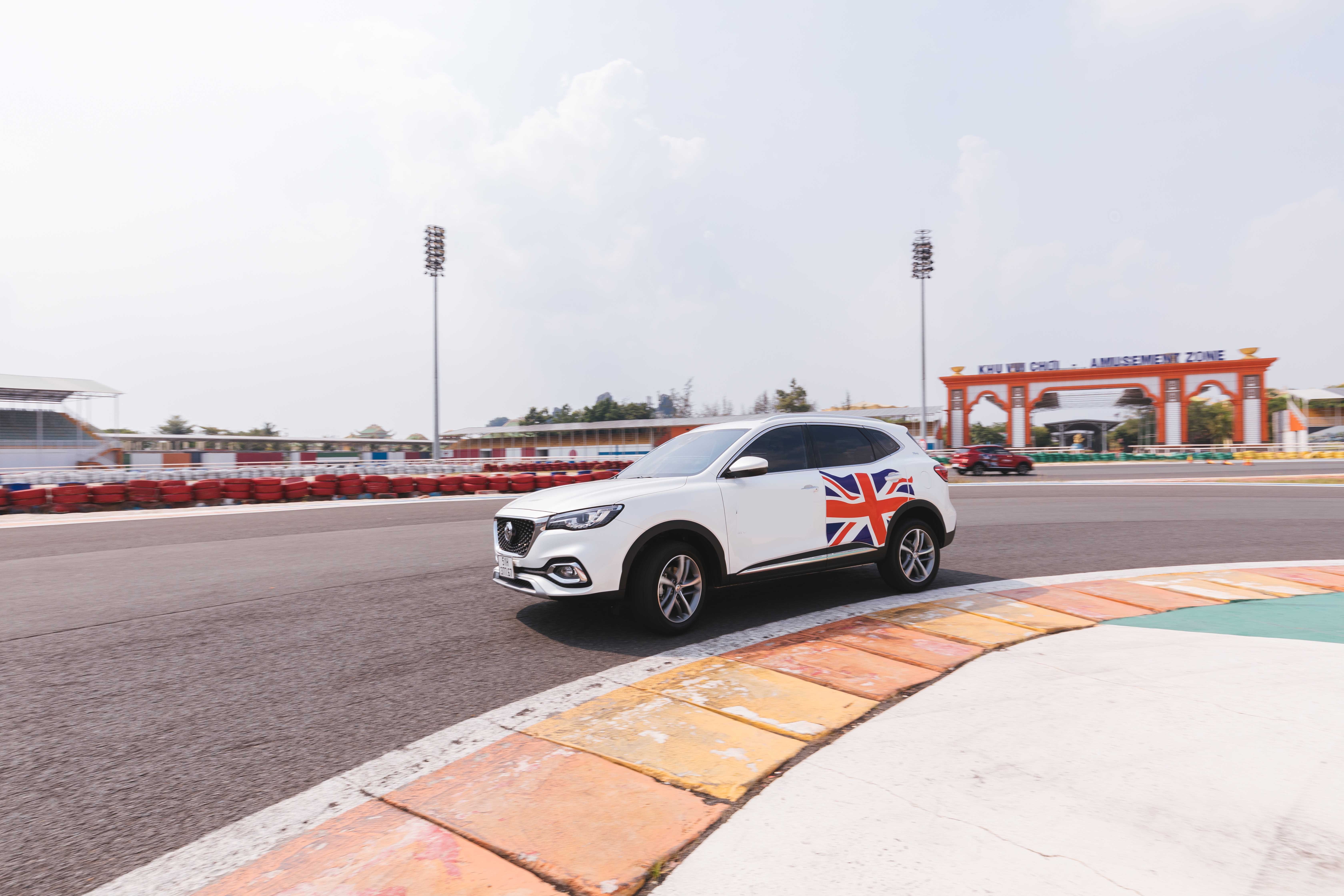 SUV MG HS 2.0T Lux co gi dac biet voi muc gia gan 1 ty anh 2