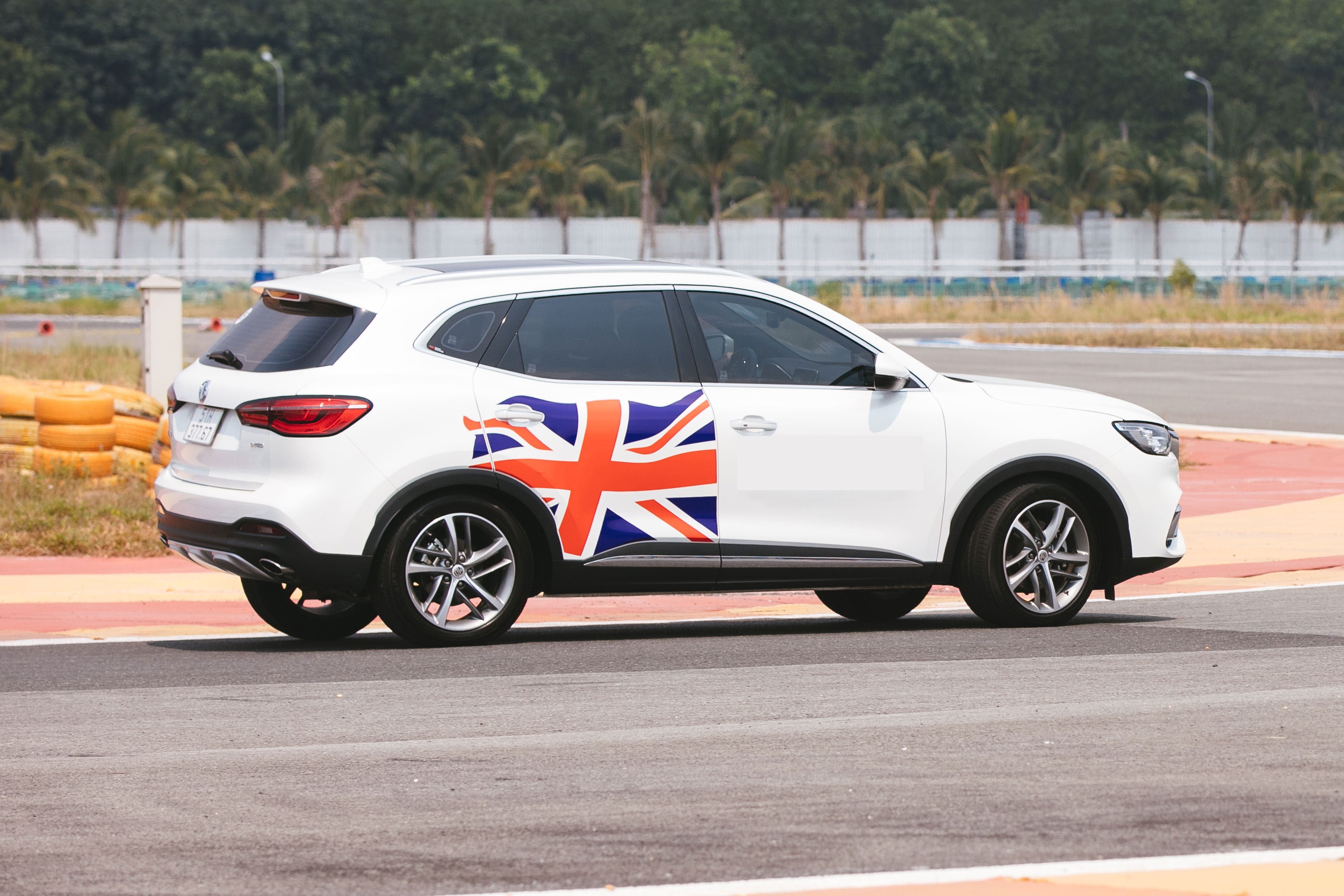 MG HS 2.0T Lux co gi dac biet voi gia gan 1 ty dong? hinh anh