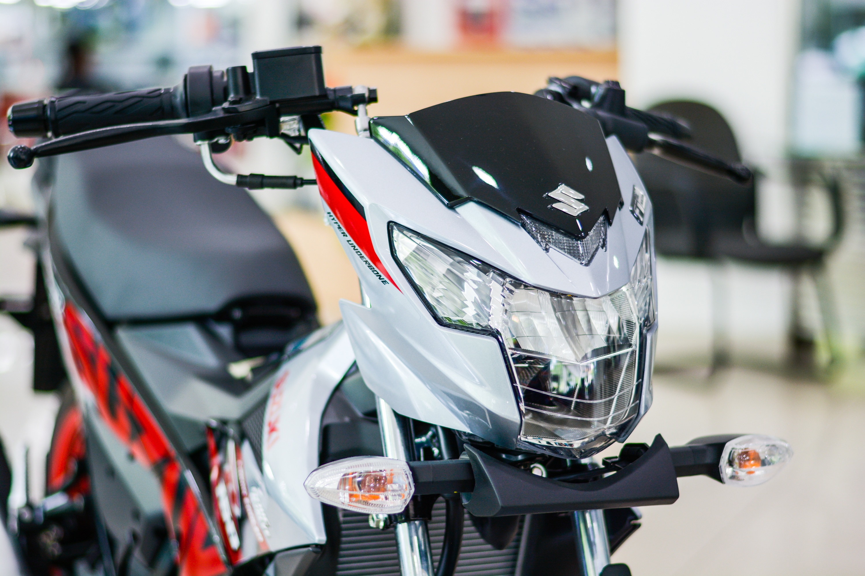 Cận cảnh Suzuki Raider R150 phiên bản thể thao vừa ra mắt ảnh 3 Can canh Suzuki Raider R150 phien ban the thao vua ra mat anh 3