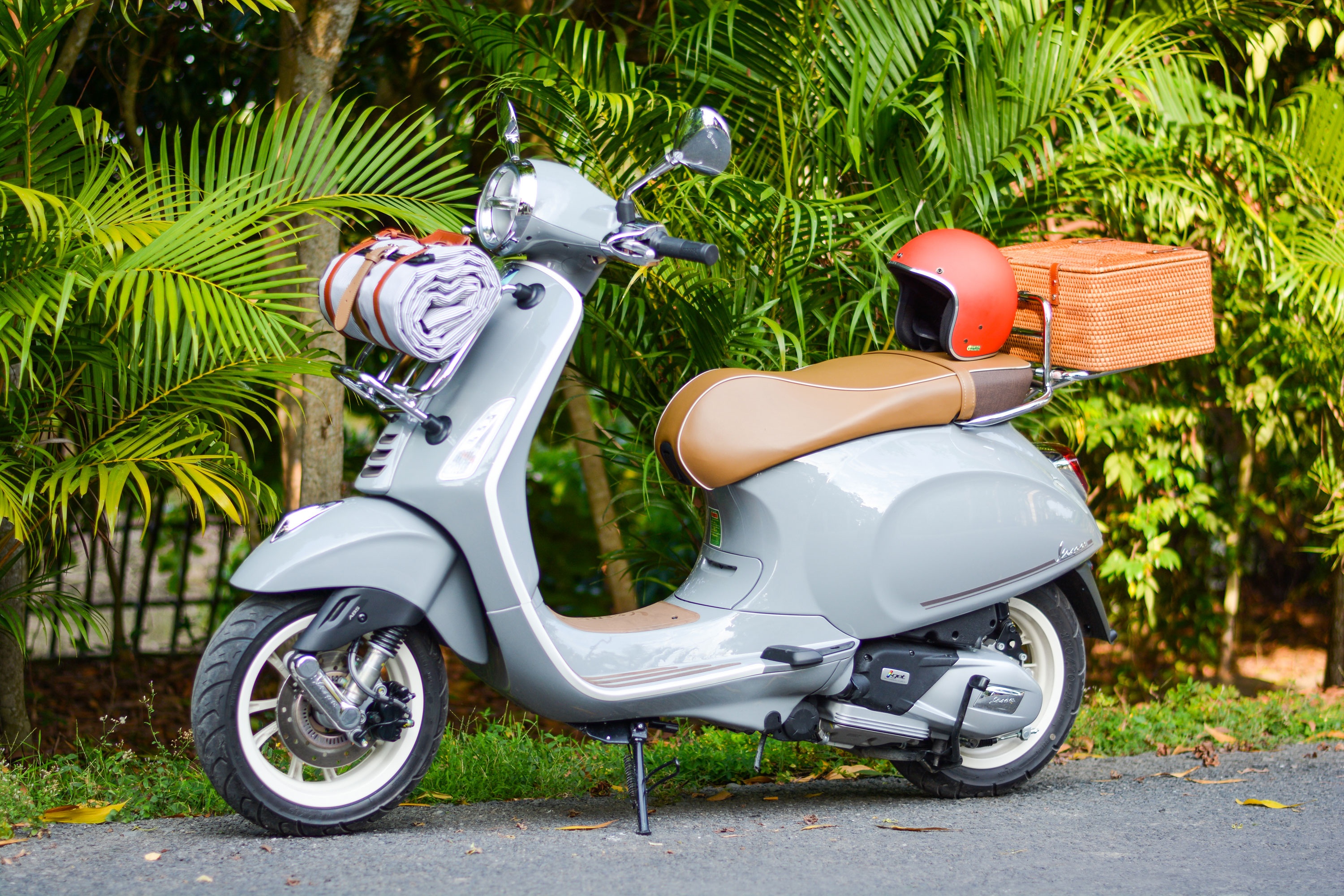 Danh gia Vespa Picnic gia 90 trieu dong - khac biet o bo phu kien hinh anh