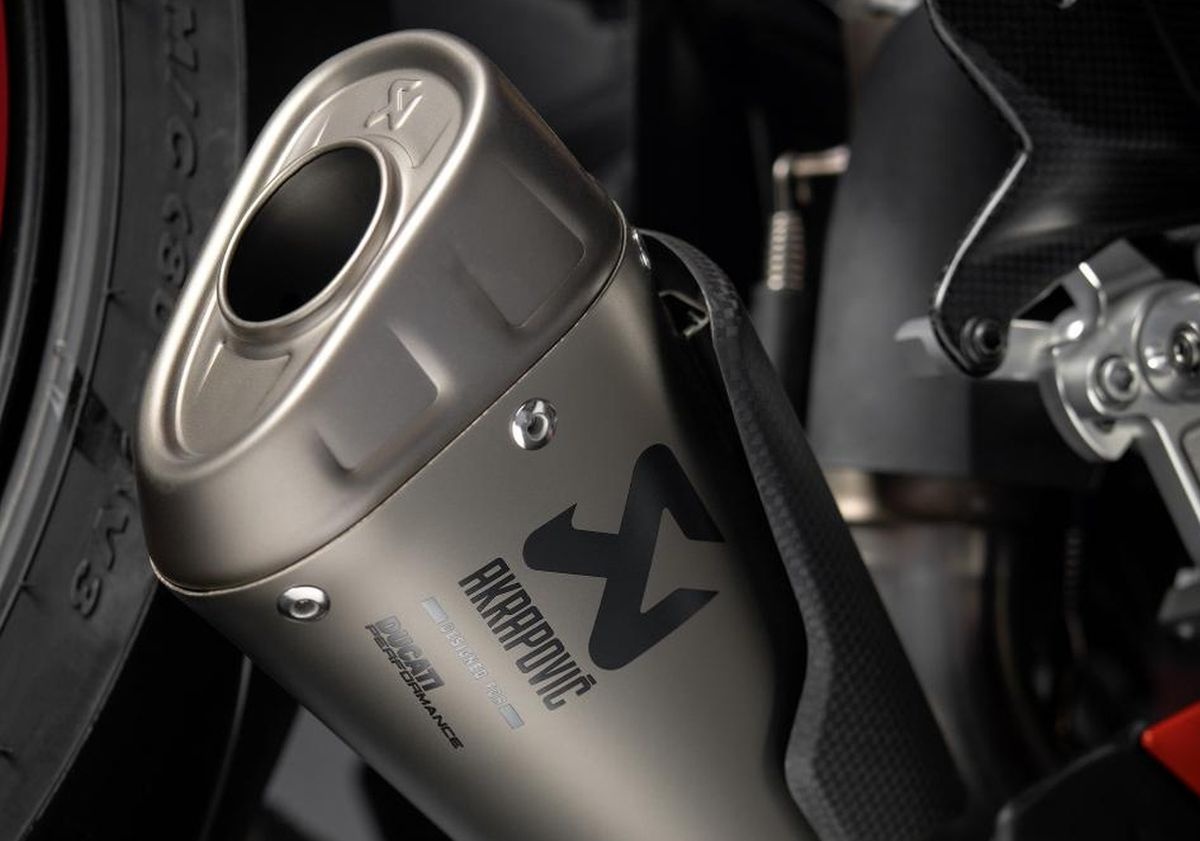 Ducati mo ban bo phu kien dua cho Panigale V4 anh 1