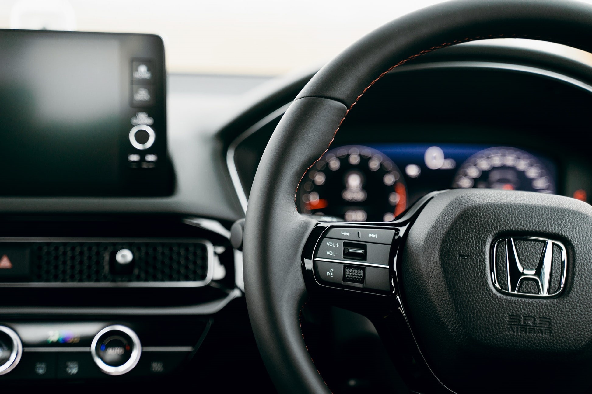 Honda Civic 2022 phong cach xe dua anh 9