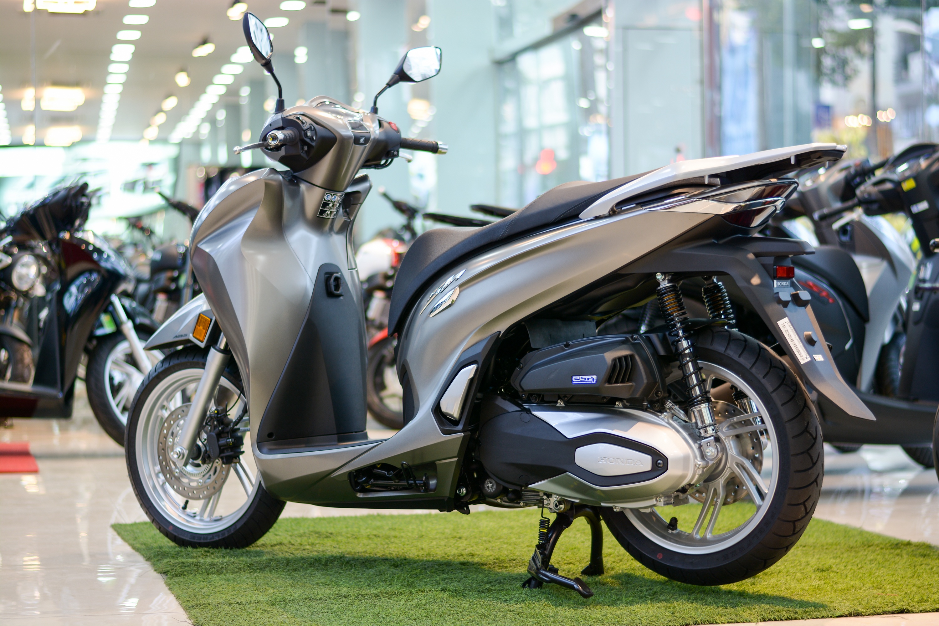 Honda SH 350i có gì nổi bật hơn SH 300i ảnh 6 Honda SH 350i co gi noi bat hon SH 300i anh 6
