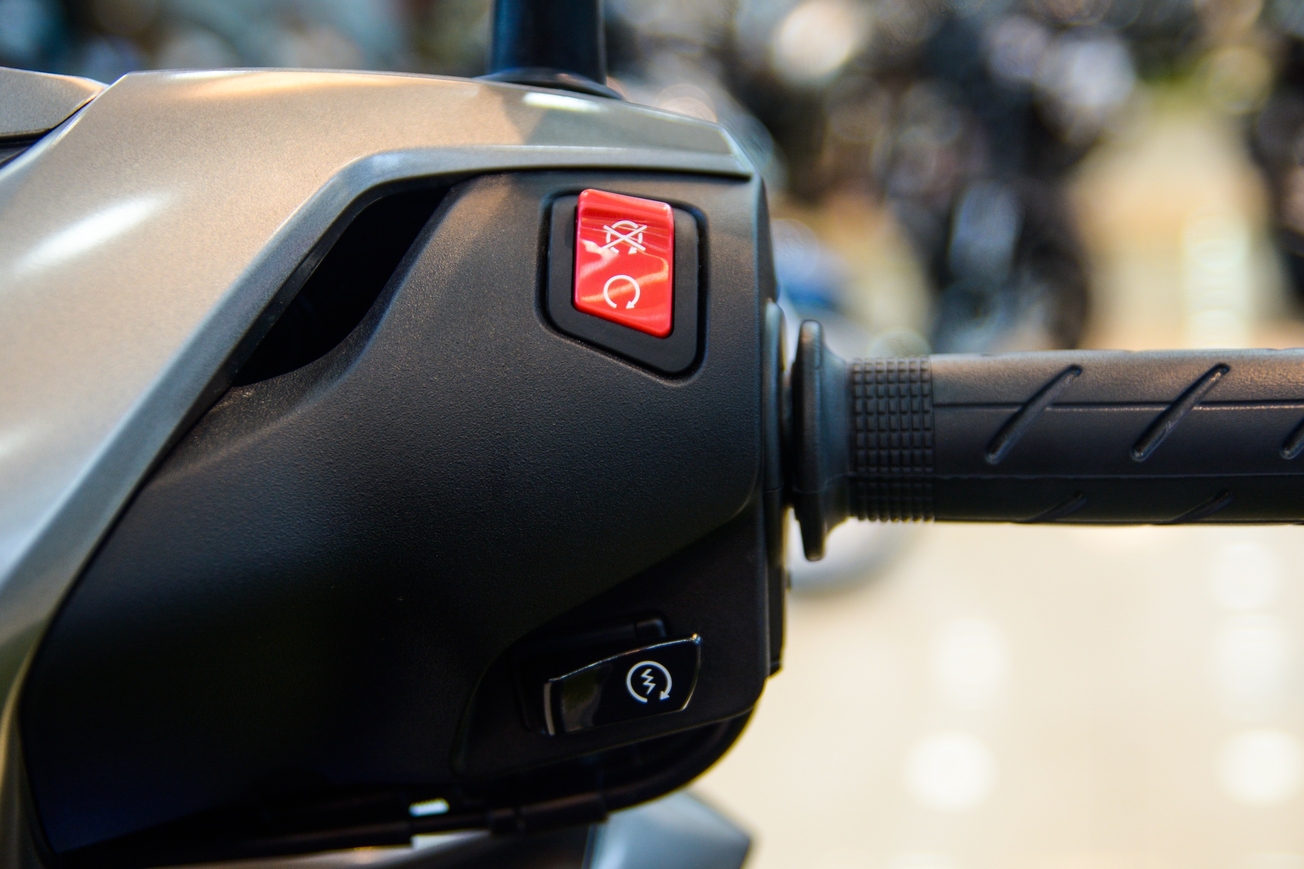 Chi tiet Honda SH 350i dau tien tai Viet Nam anh 7