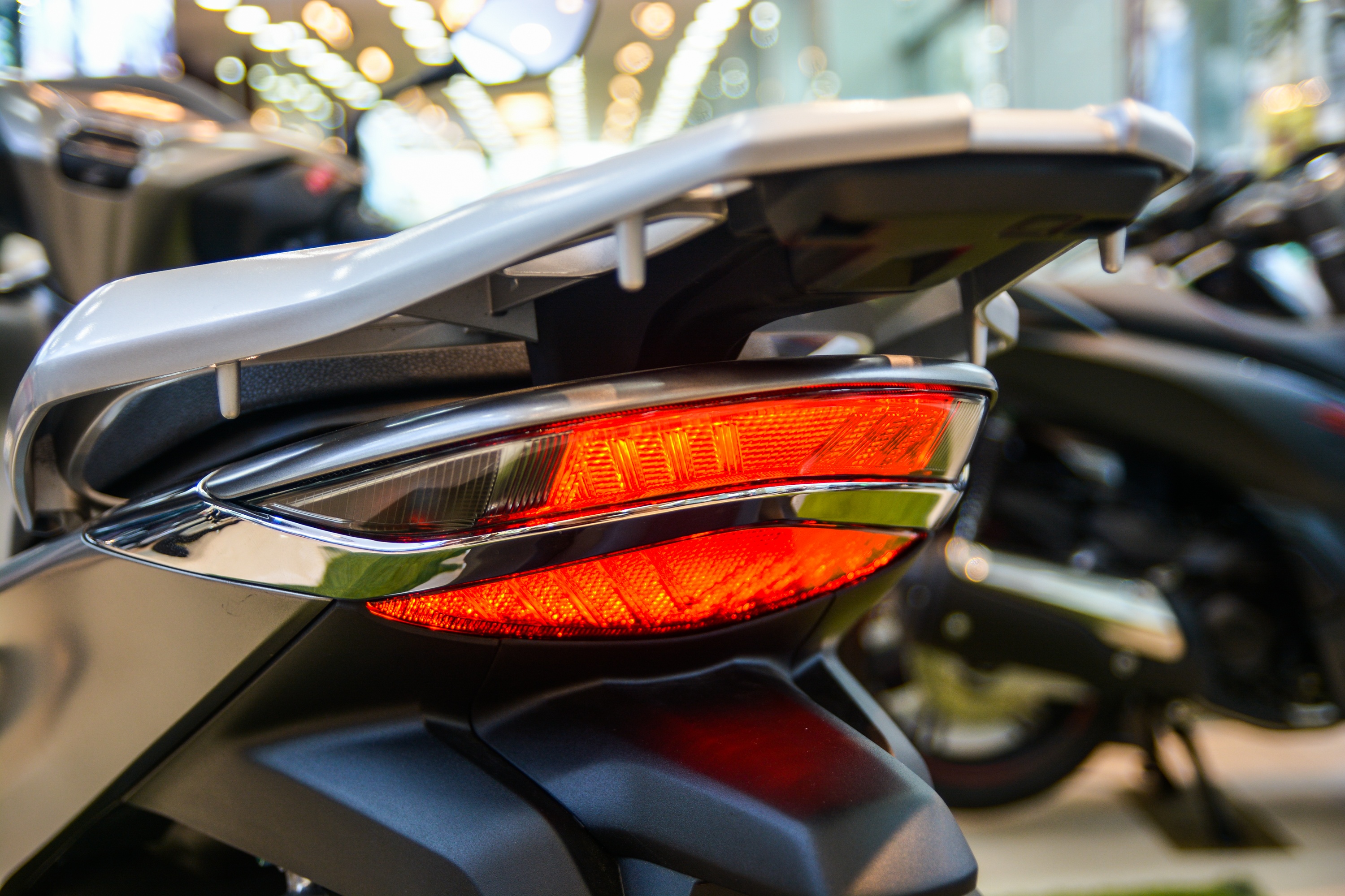 SH 350i hay Piaggio Beverly anh 3