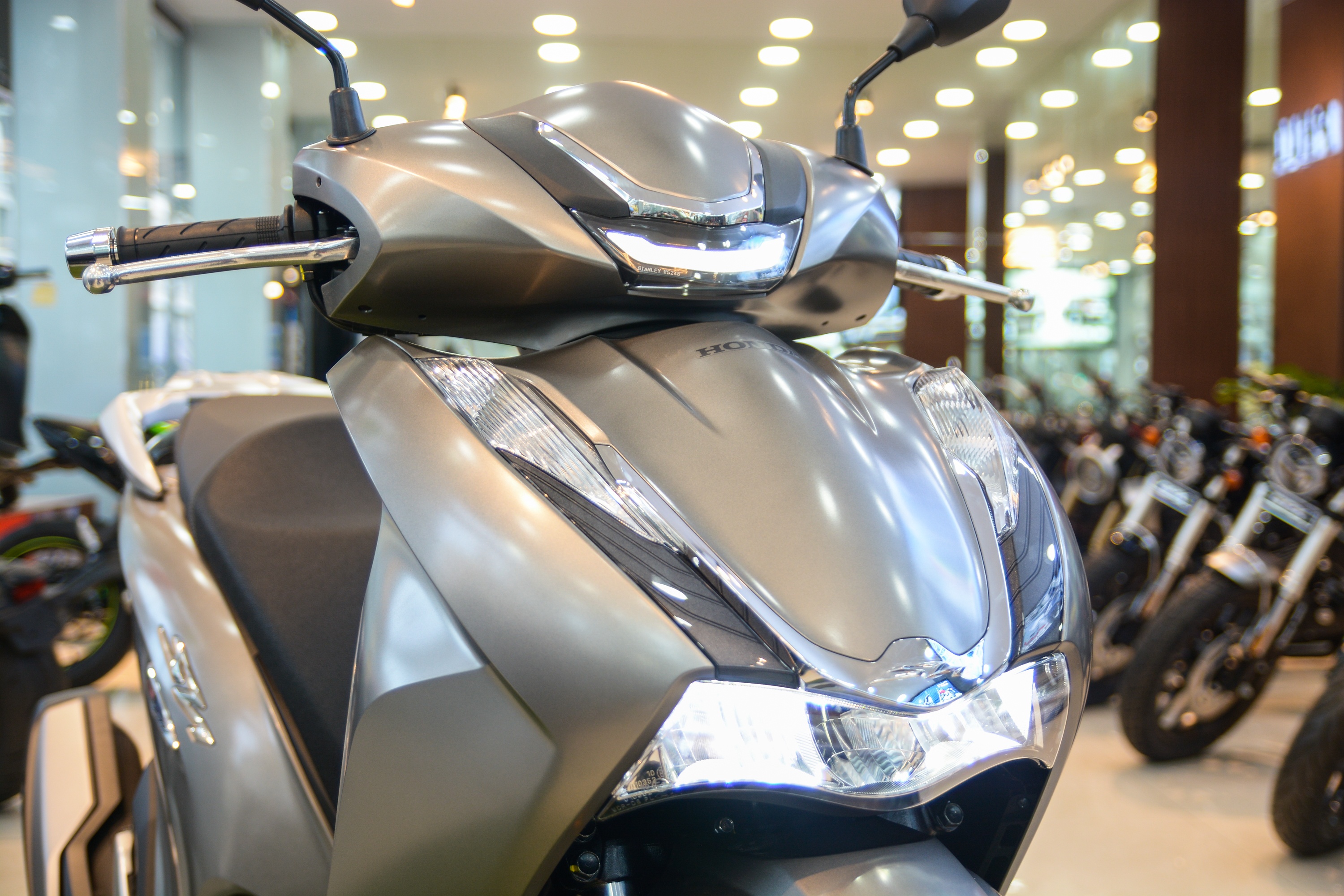 Honda SH 350i co gi noi bat hon SH 300i? hinh anh