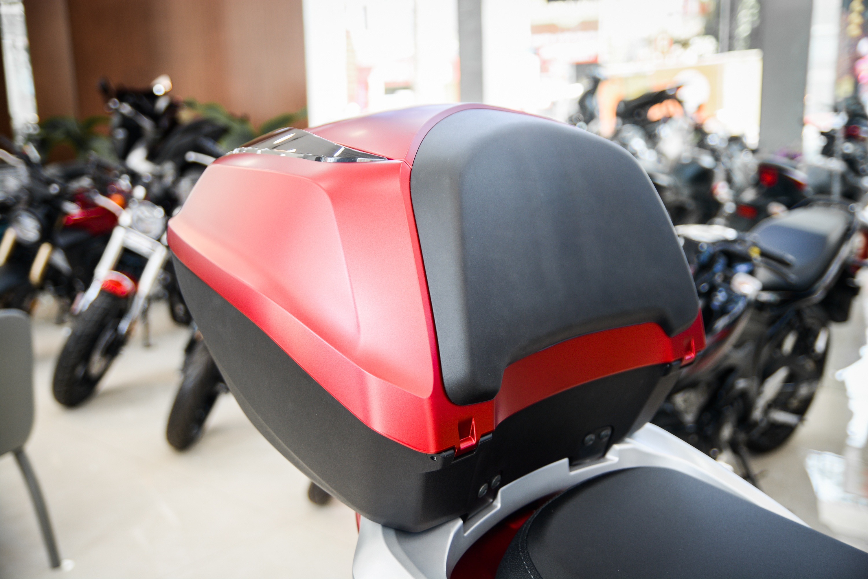 Cận cảnh bộ phụ kiện chính hãng của Honda SH350i tại Việt Nam ảnh 9 Can canh bo phu kien chinh hang cua Honda SH350i tai Viet Nam anh 9
