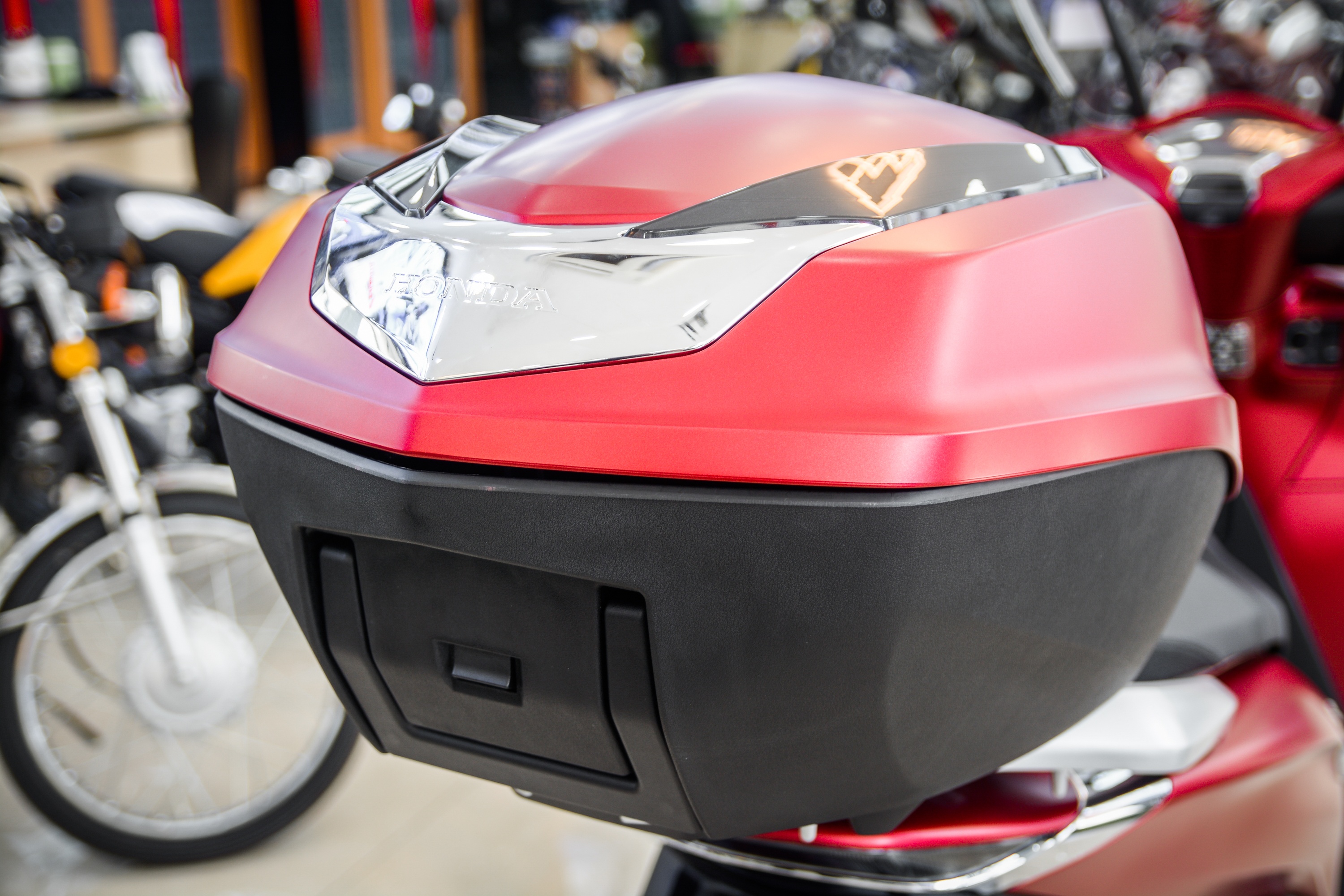 Cận cảnh bộ phụ kiện chính hãng của Honda SH350i tại Việt Nam ảnh 6 Can canh bo phu kien chinh hang cua Honda SH350i tai Viet Nam anh 6