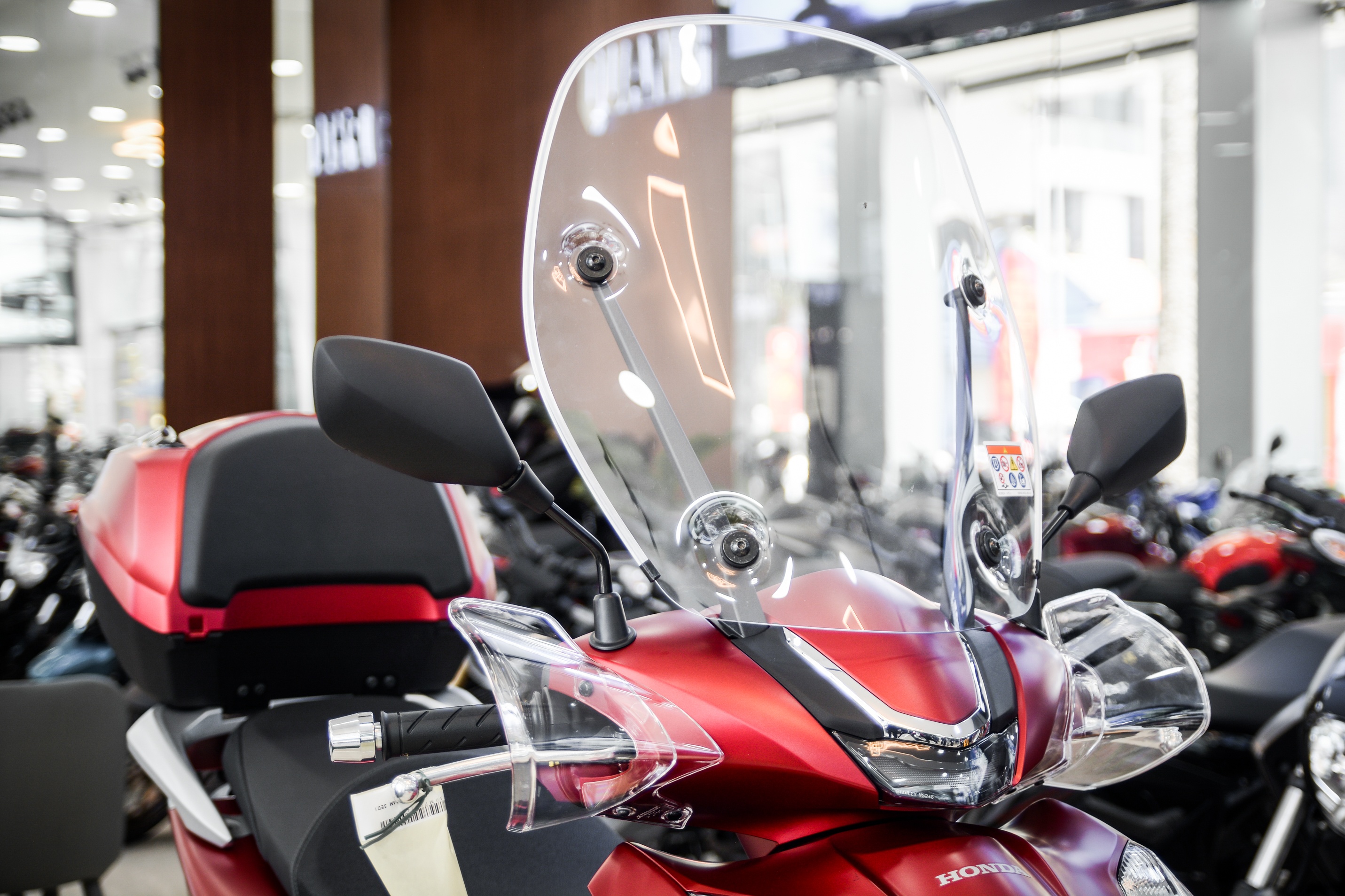Cận cảnh bộ phụ kiện chính hãng của Honda SH350i tại Việt Nam ảnh 2 Can canh bo phu kien chinh hang cua Honda SH350i tai Viet Nam anh 2