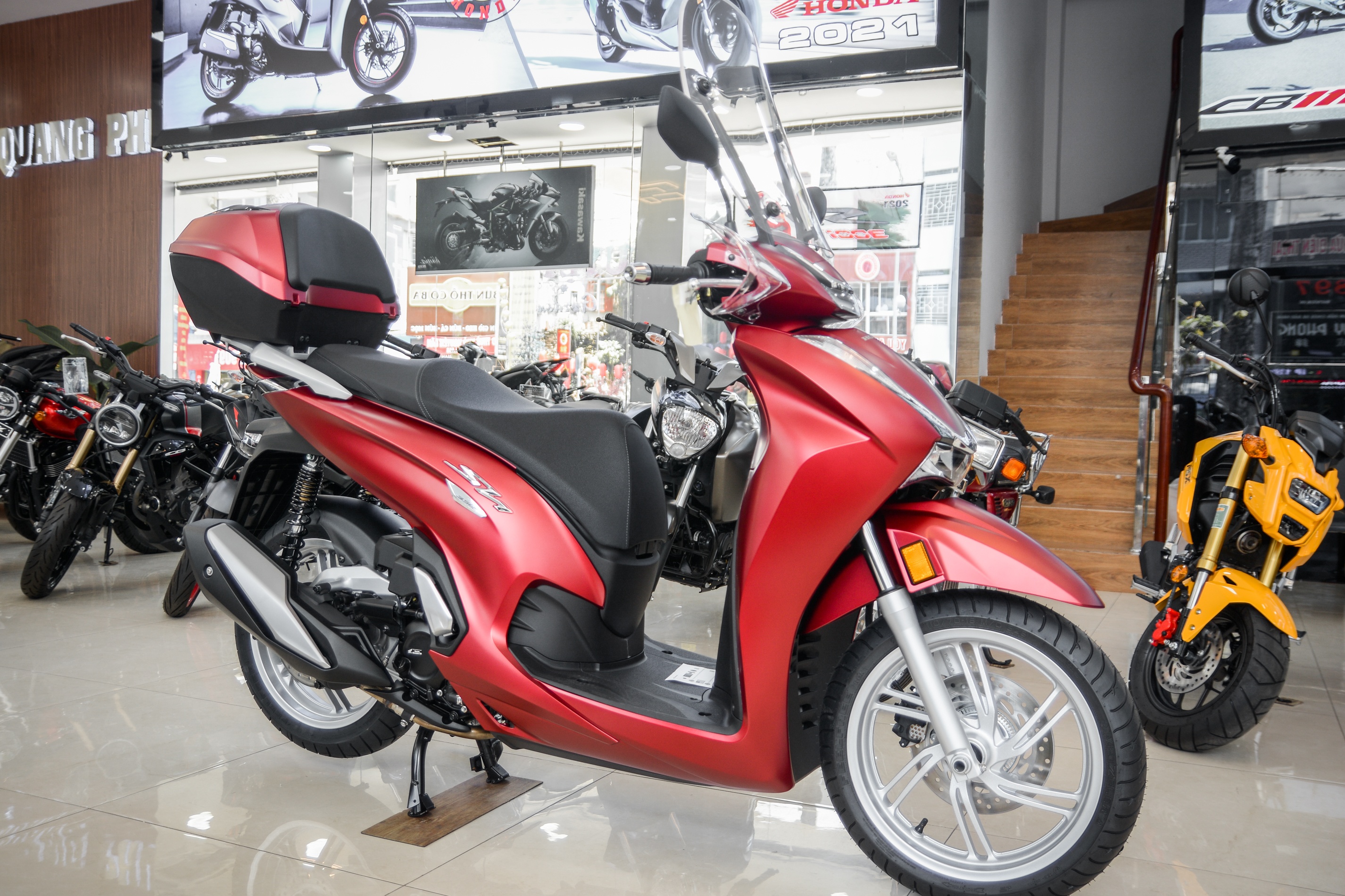 Honda SH 350i hay Vespa GTS 300 HPE ảnh 10 Honda SH 350i hay Vespa GTS 300 HPE anh 10