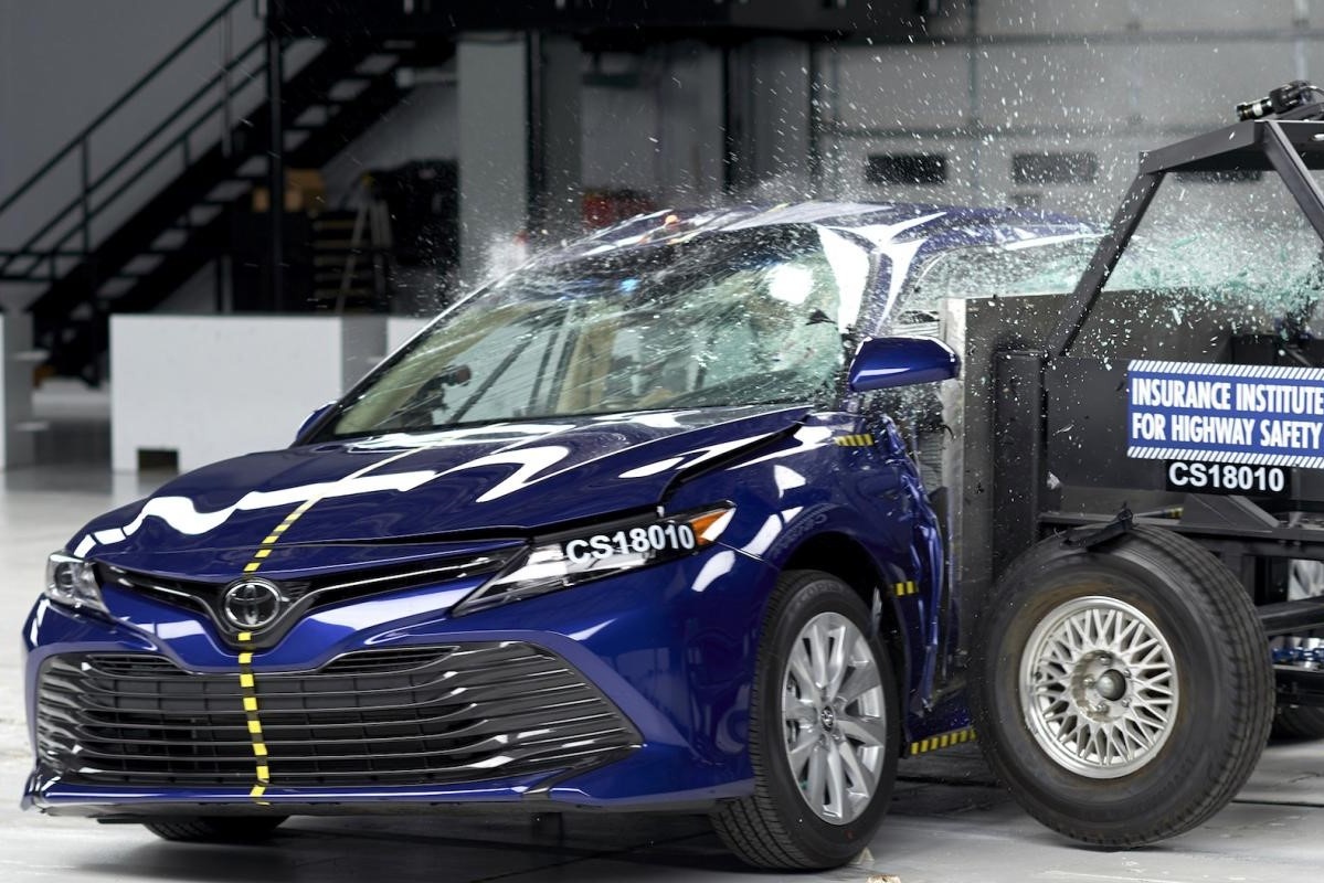 Quy trinh kiem tra an toan oto truoc khi ban hinh anh