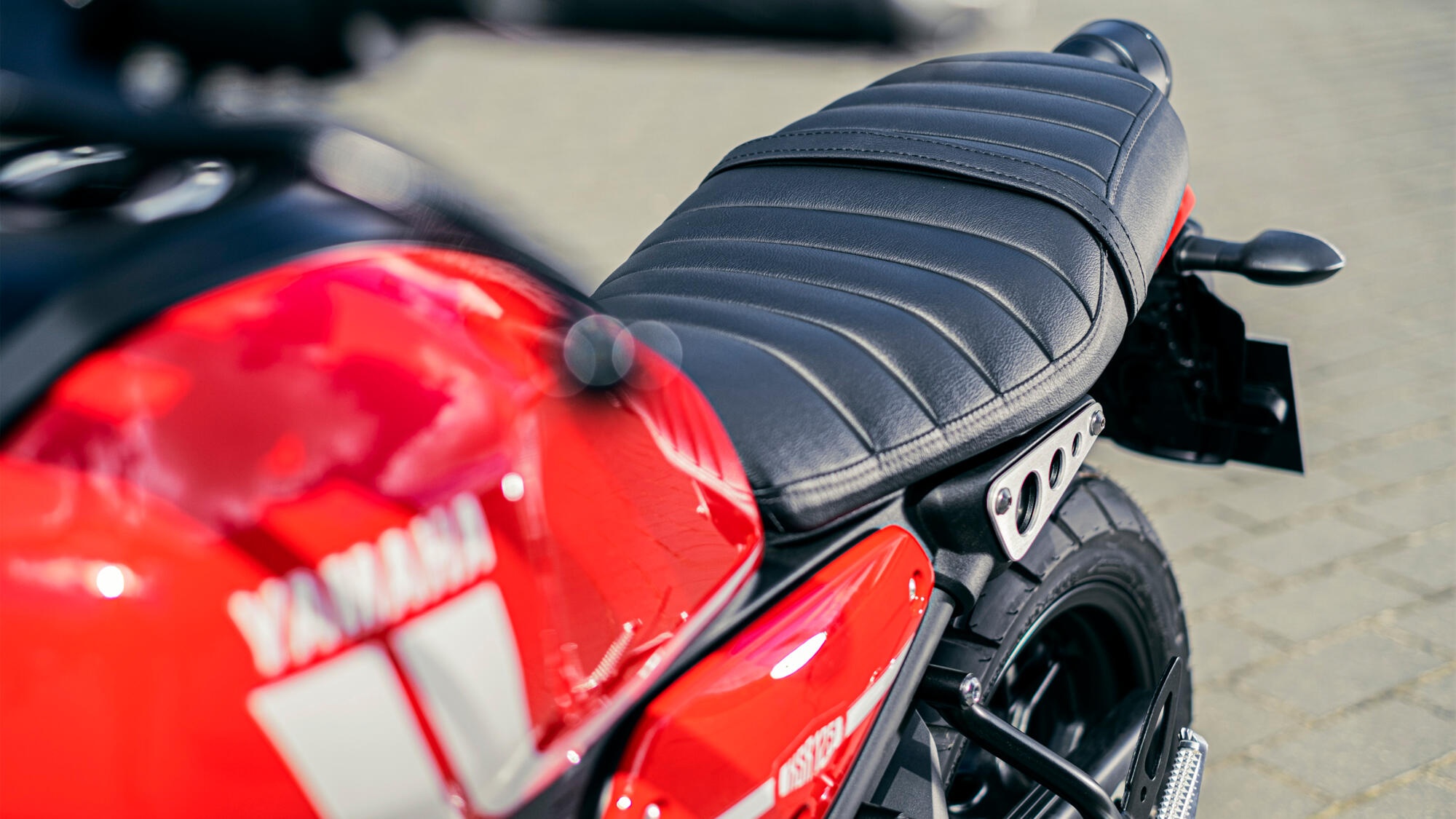 Yamaha XSR 125 vua ra mat tai chau Au anh 6