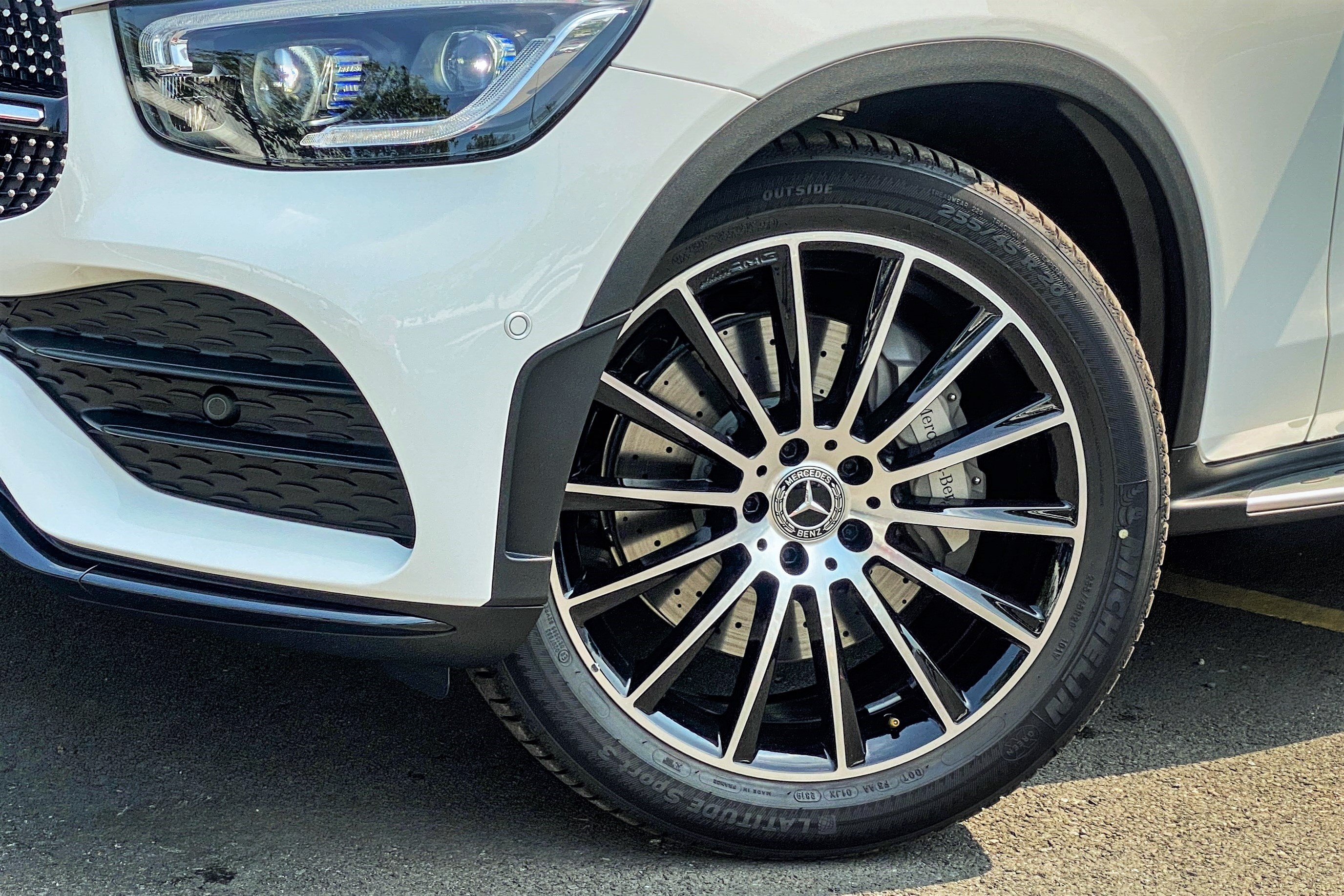 Oto khong trang bi lop du phong co phu hop tai Viet Nam? hinh anh